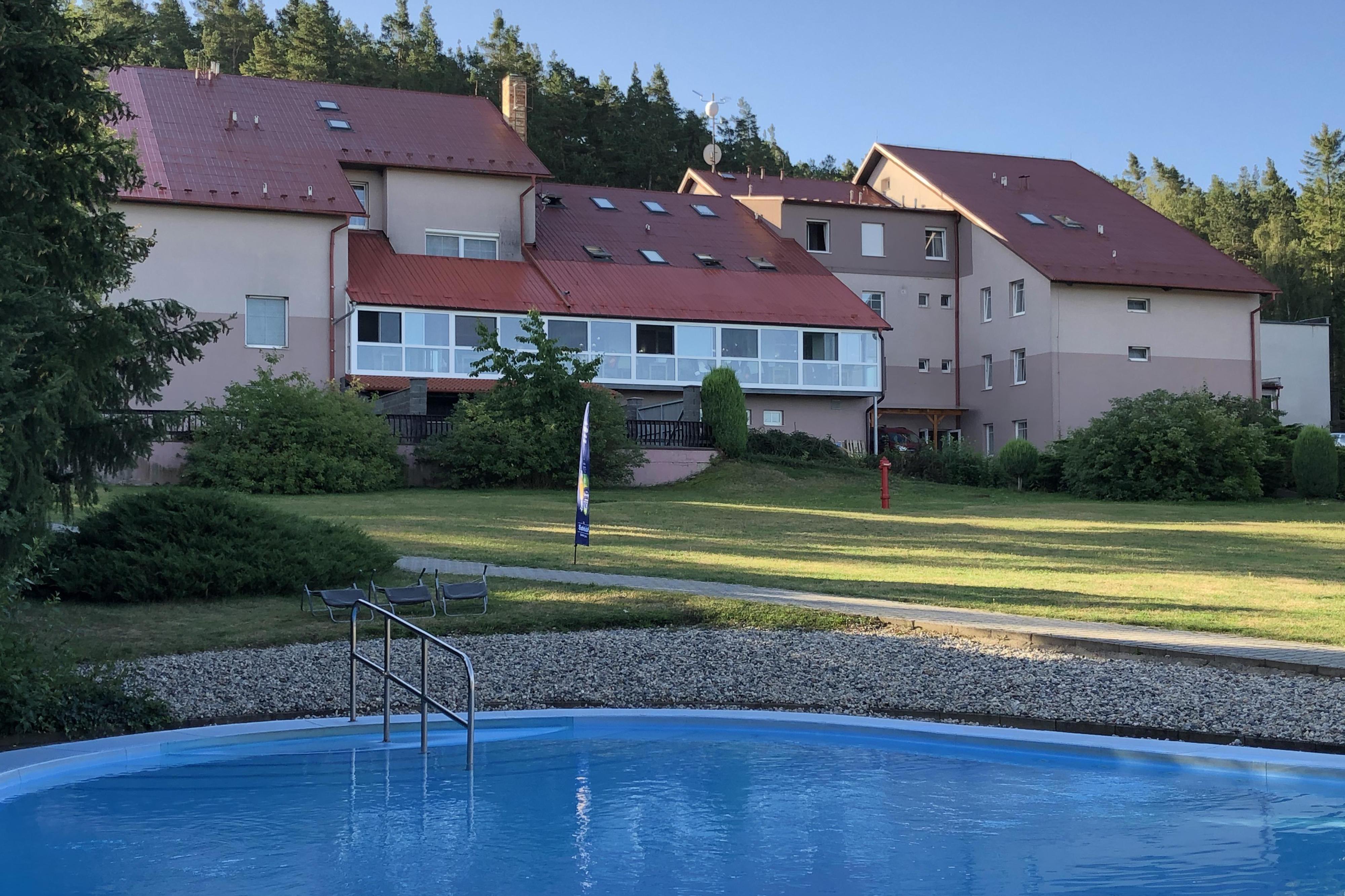Hotelový resort JESENICE