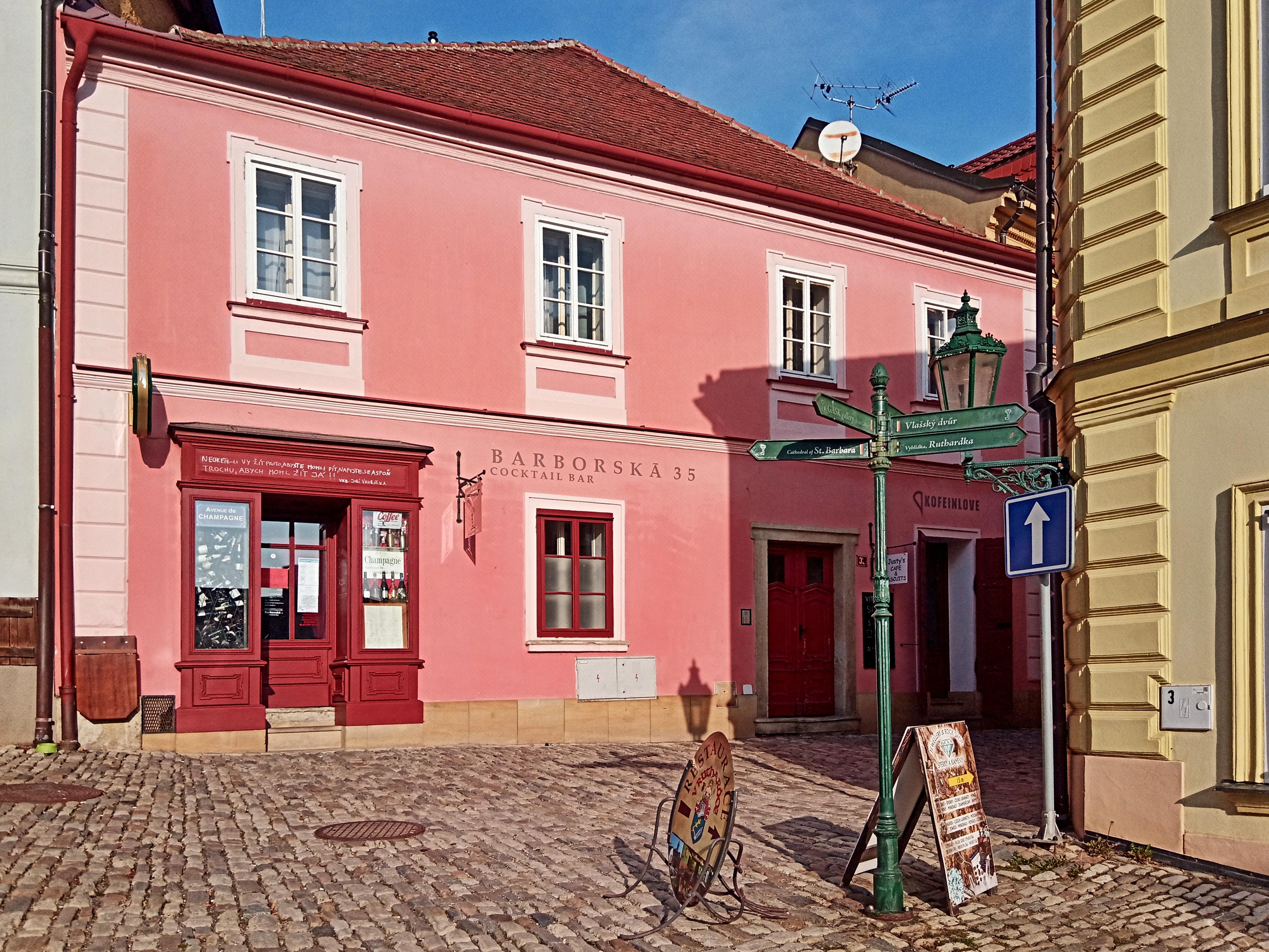 Barborská - cocktail and champagne bar foto 3