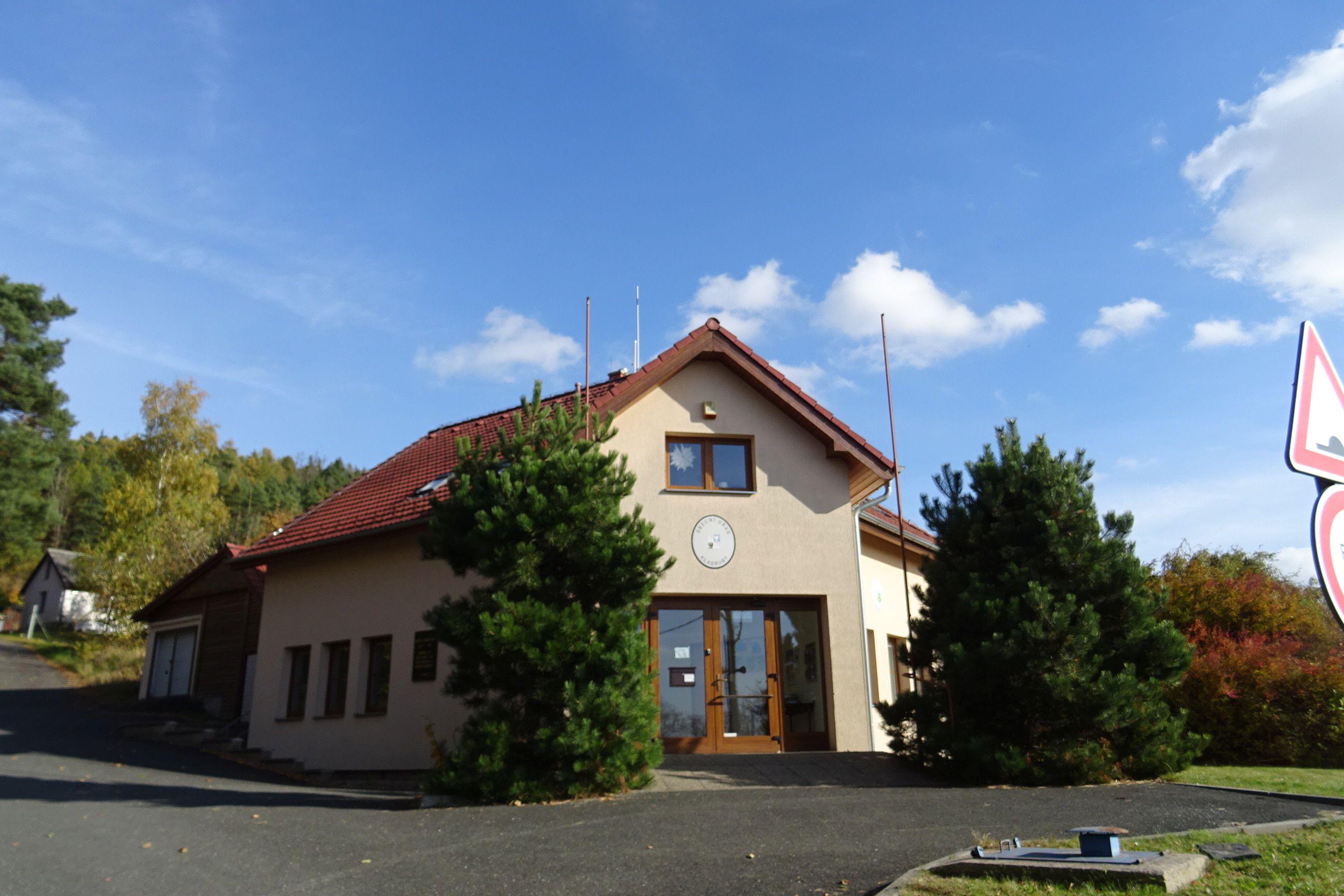Kladruby - obecní úřad foto 4