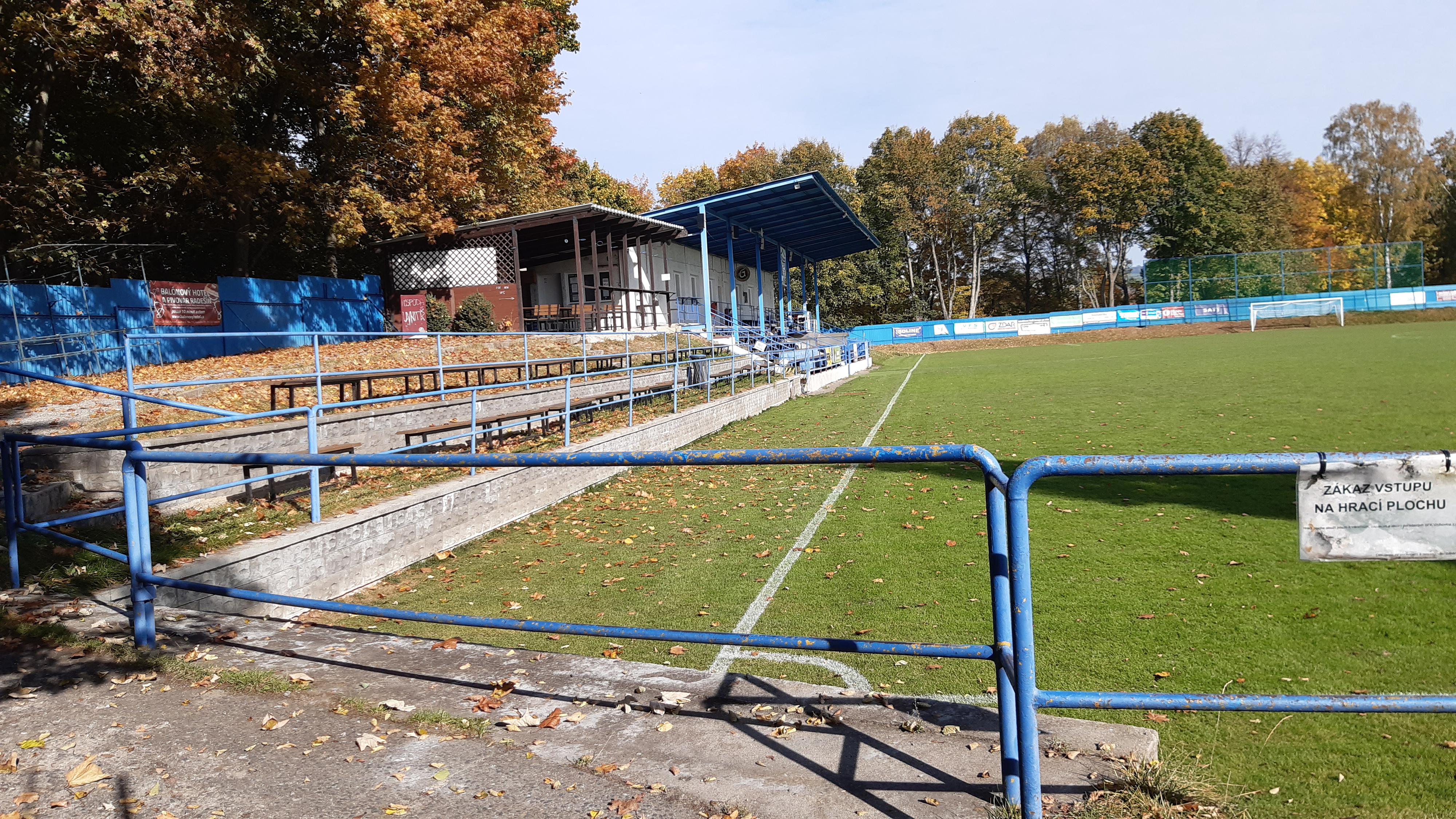 Restaurace u fotbalového hřiště foto 1