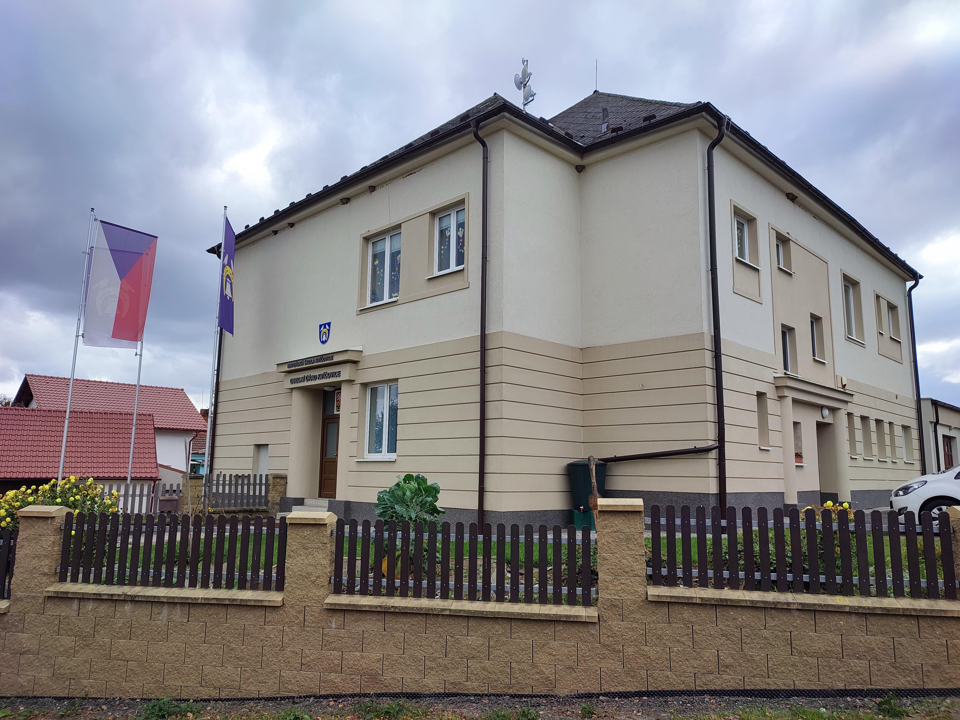 Kvíčovice - obecní úřad foto 2