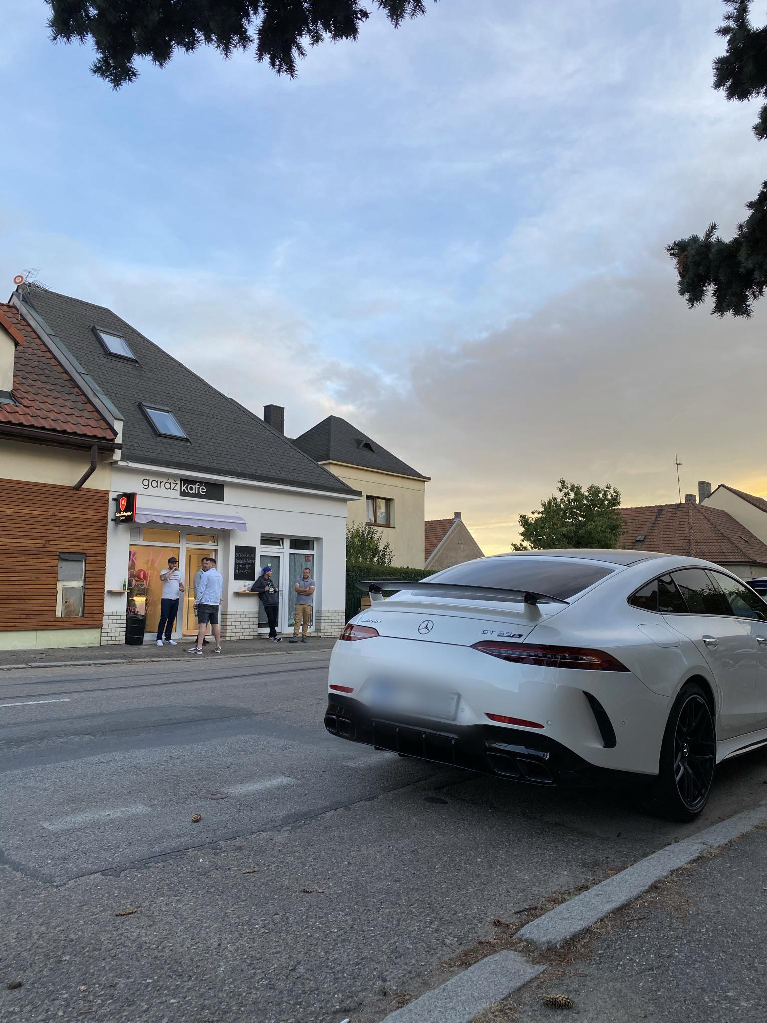 Garáž Kafé foto 2
