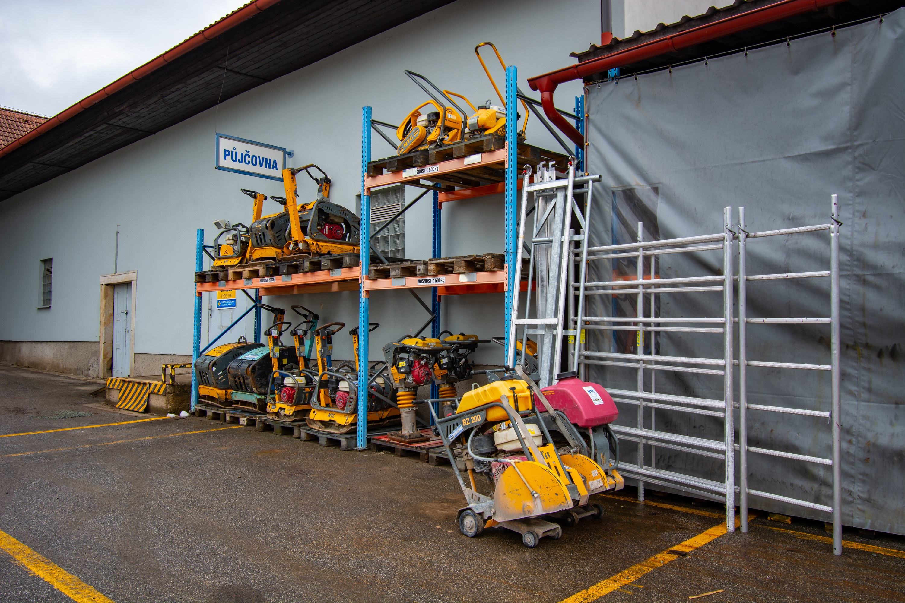 Půjčovna strojů NTC foto 2