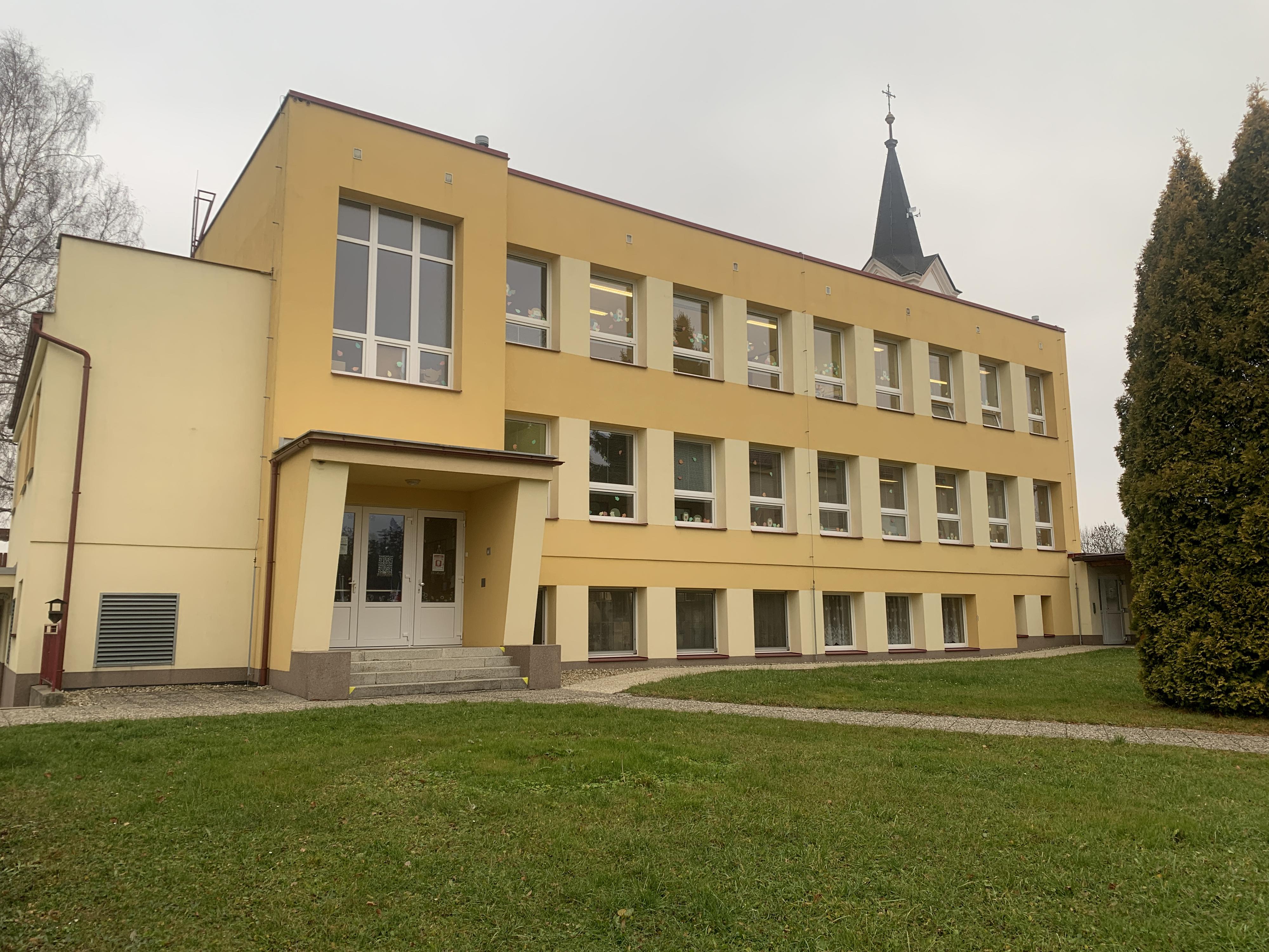Základní škola a Mateřská škola Líšnice, okres Ústí nad Orlicí foto 2