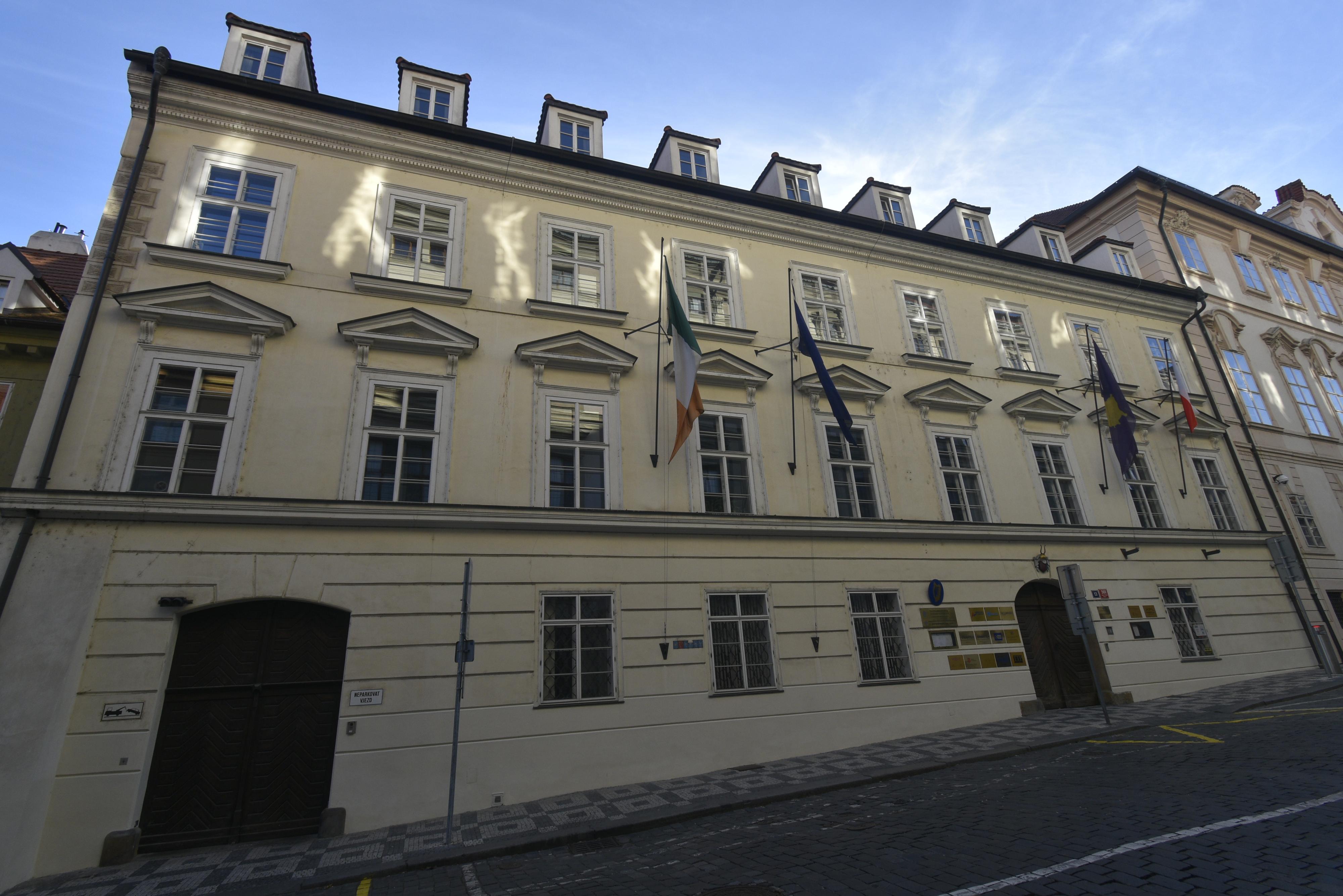 American Center - knihovna foto 2