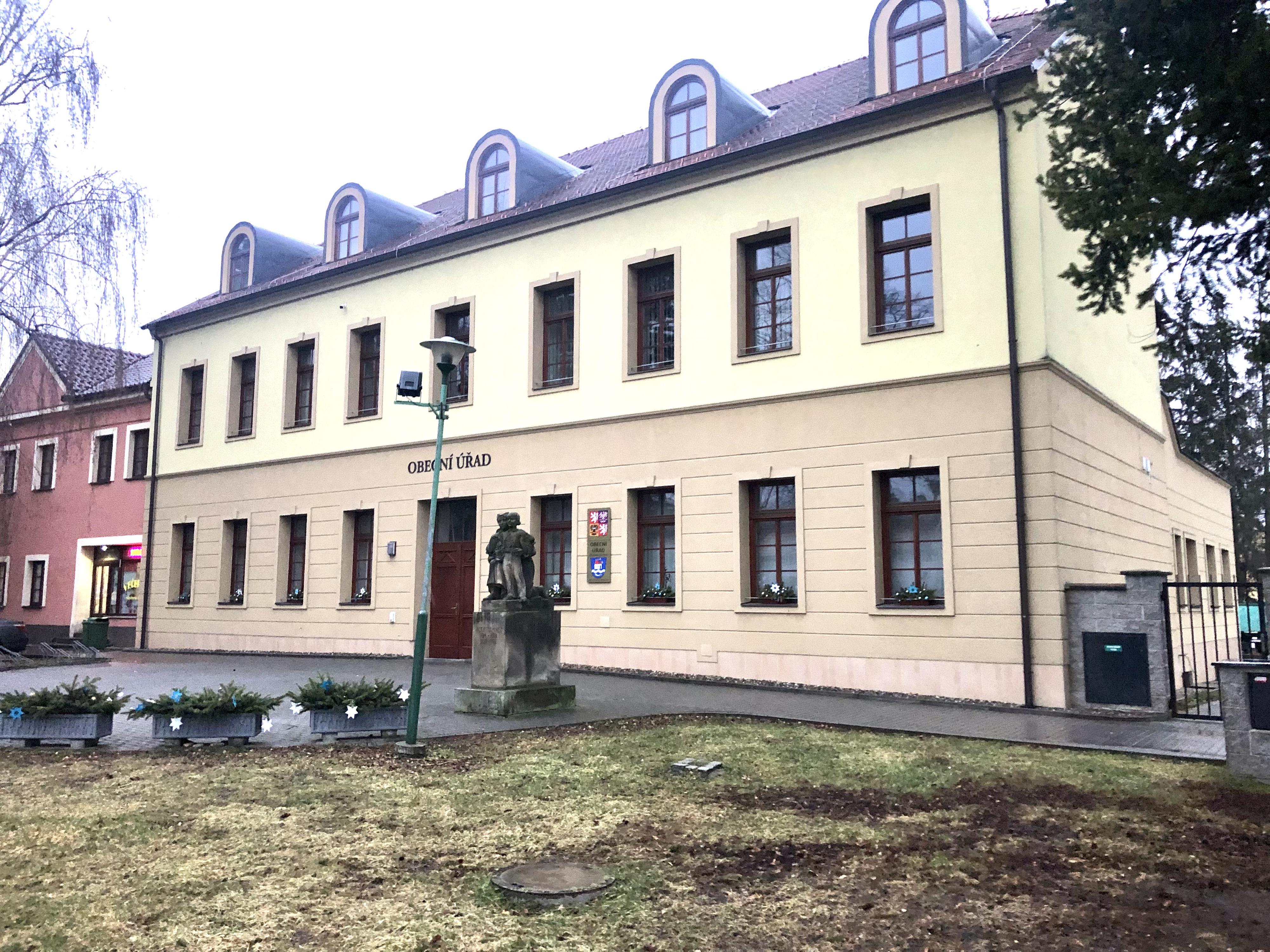 Velká nad Veličkou - obecní úřad foto 3