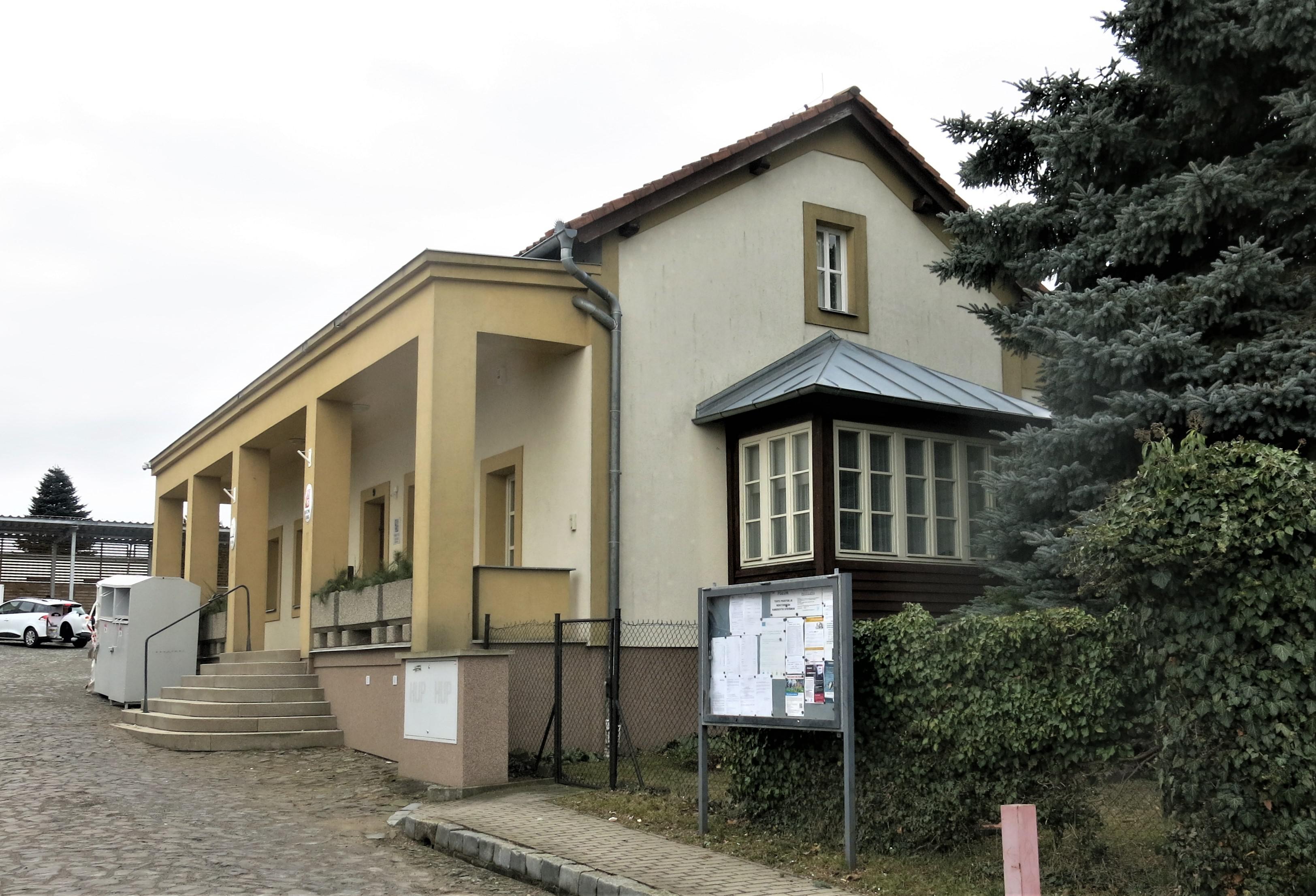 Bradlec - obecní úřad foto 2