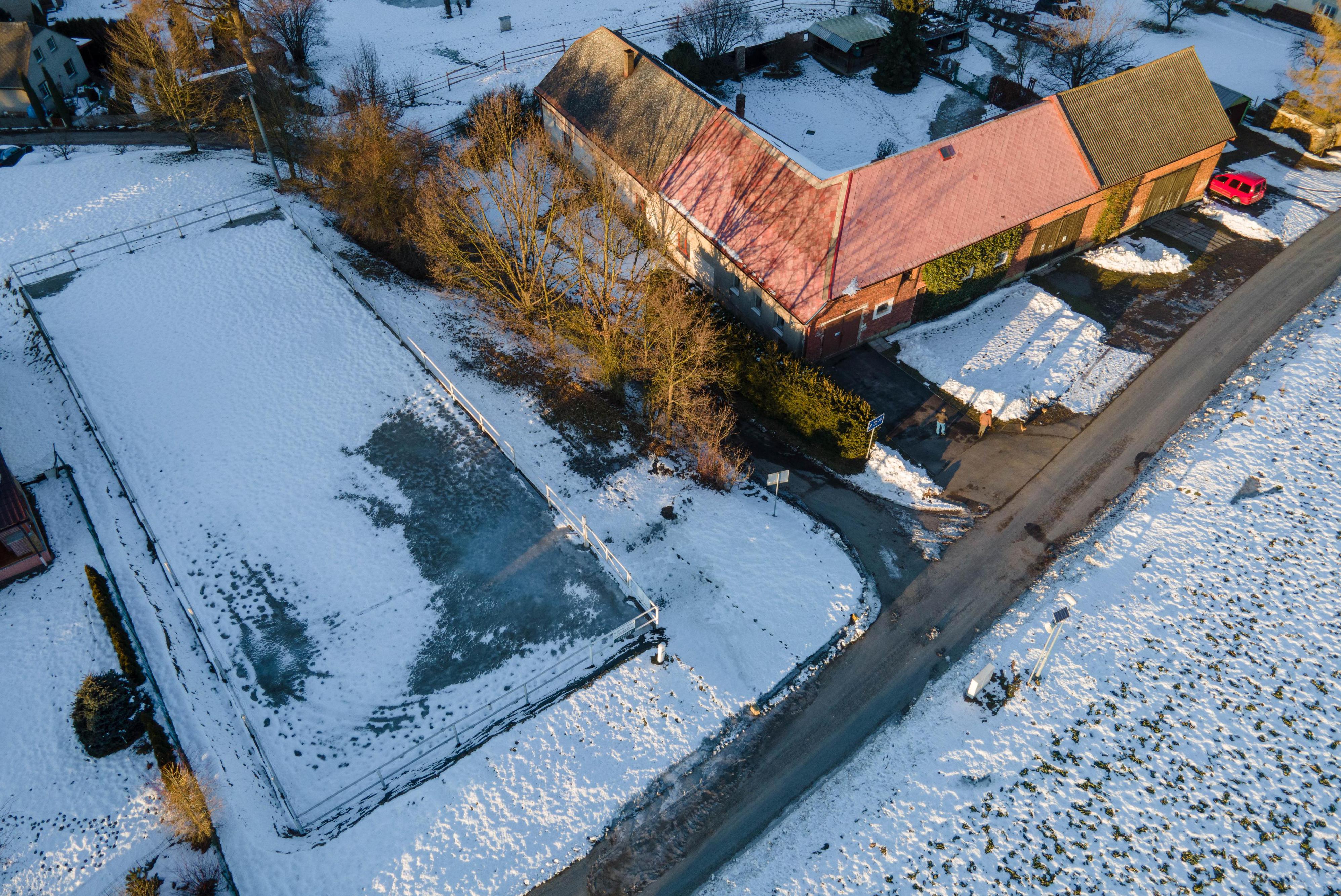 JEZDECKÁ SPOLEČNOST SÁRA LUKOVÁ-LANŠKROUN, z.s.
