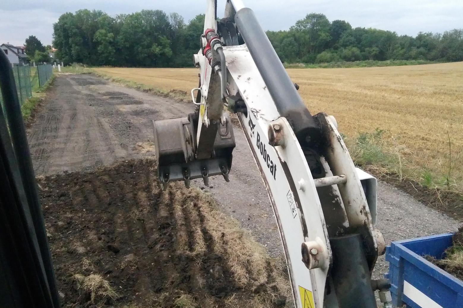Cesty, kufry pod zámkovku s od a dovozem materiálu