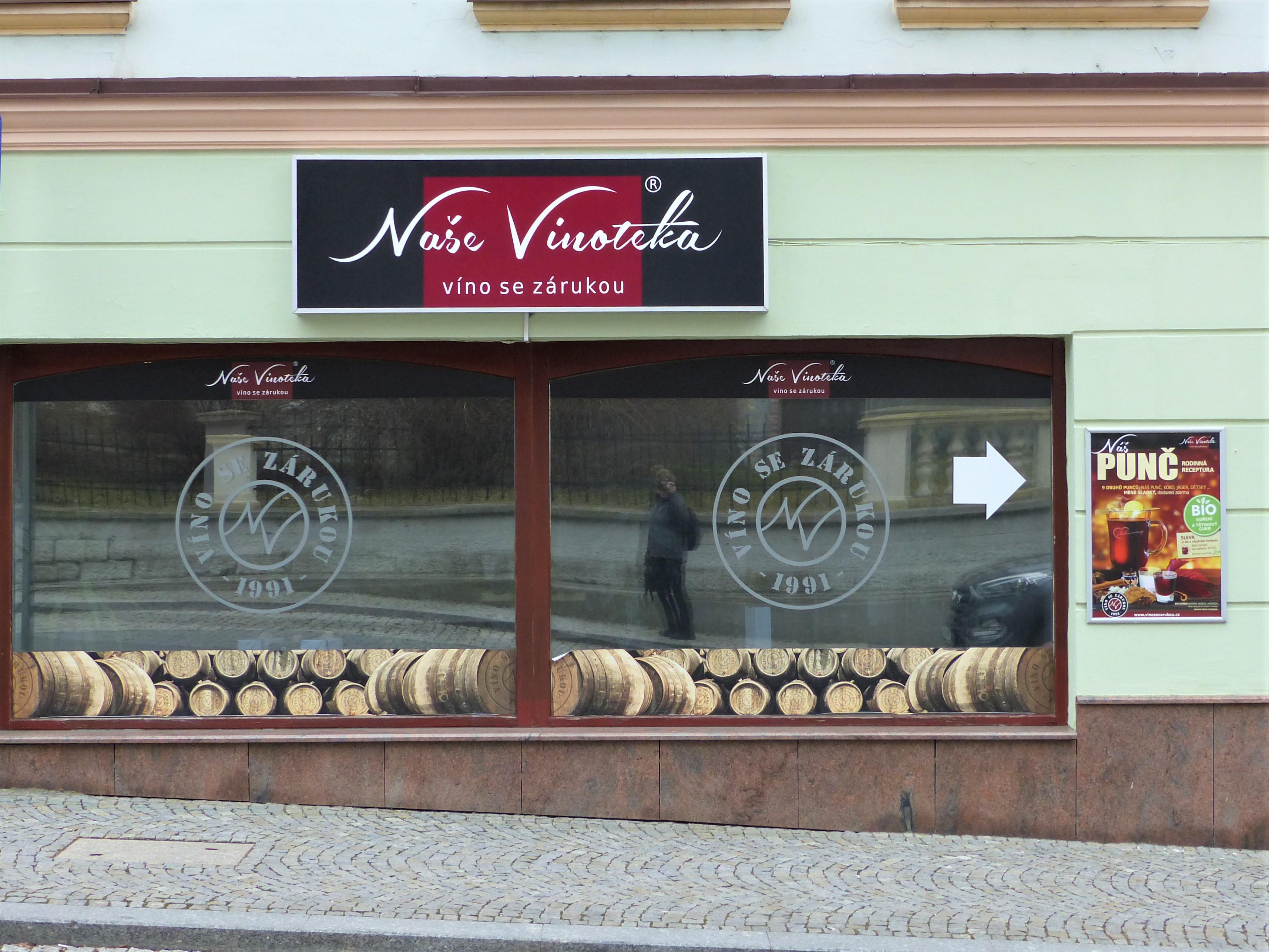 Naše Vinotéka - víno se zárukou foto 2