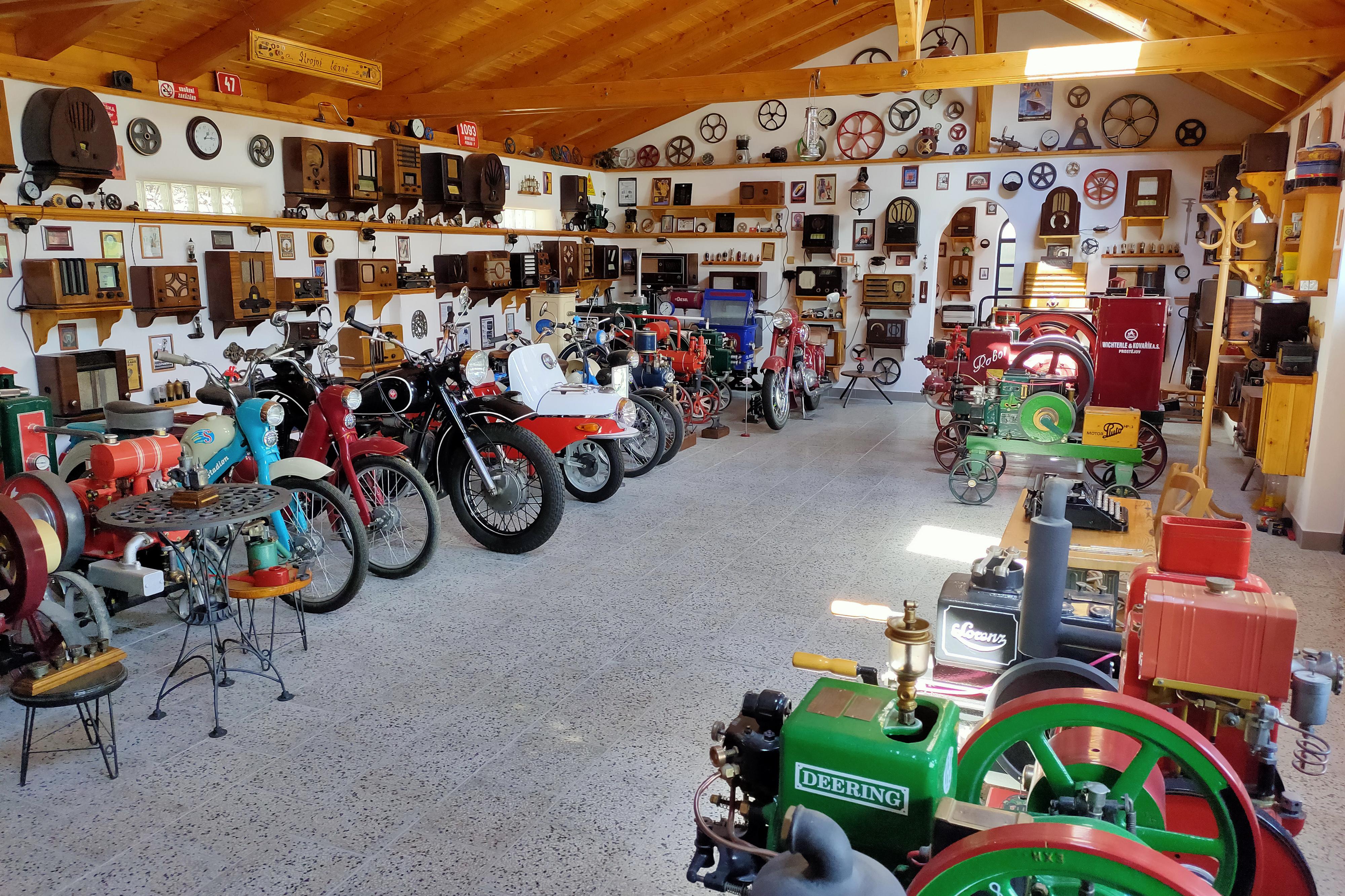 Muzeum historických rádií a stabilních motorů foto 1