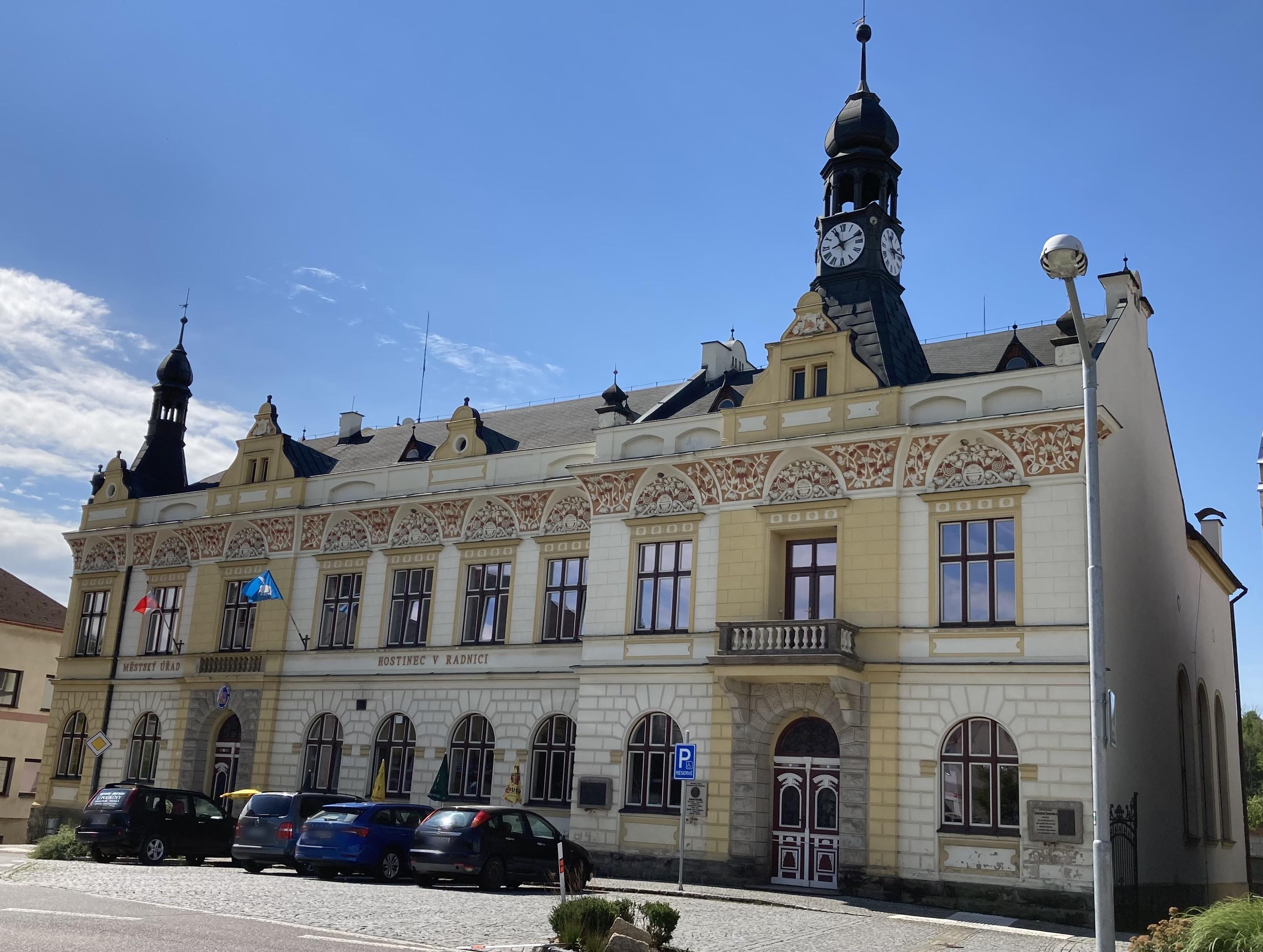 Rovensko pod Troskami - městský úřad foto 3