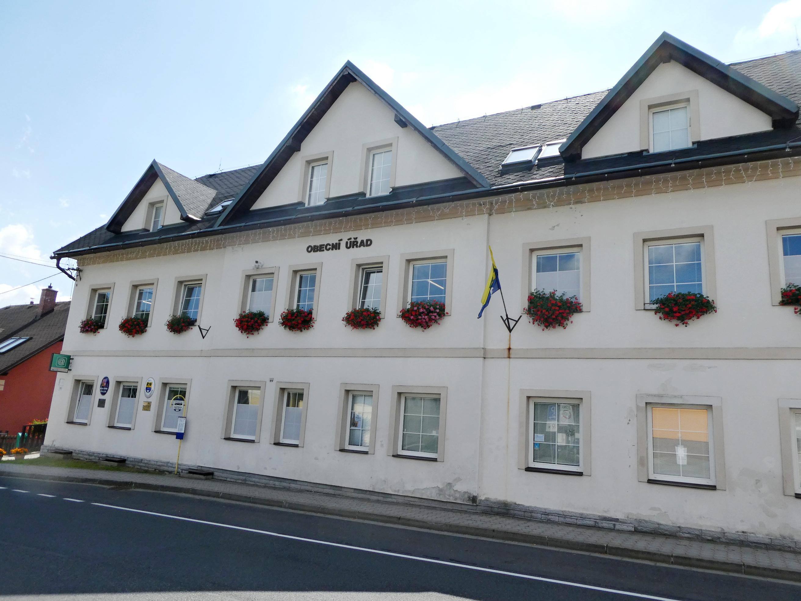 Lipová - lázně - obecní úřad foto 4