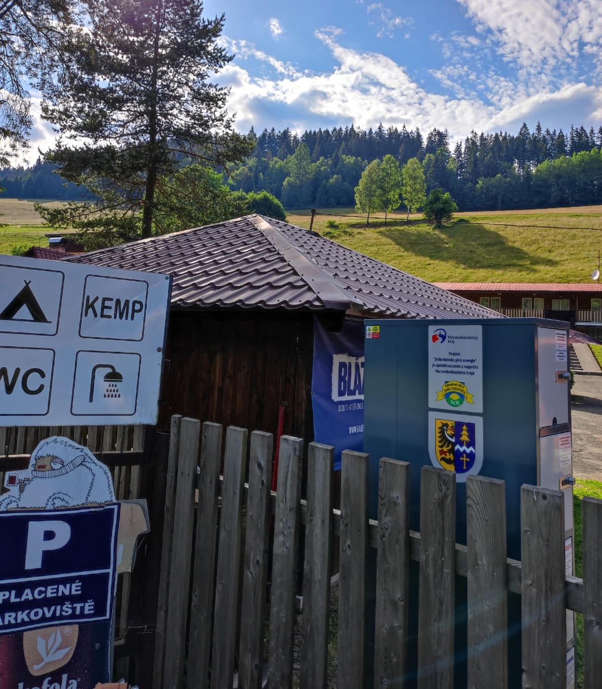 Nabíjecí stanice pro elektrokola a mobilní zařízení foto 3