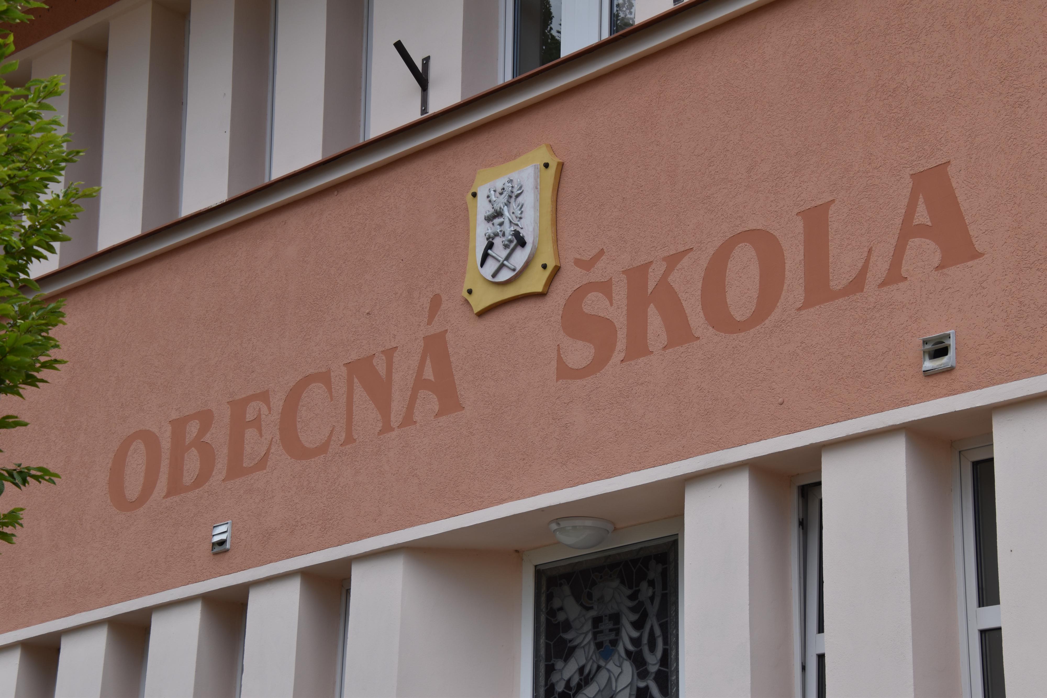 Základní škola a mateřská škola Potůčky, okres Karlovy Vary foto 2