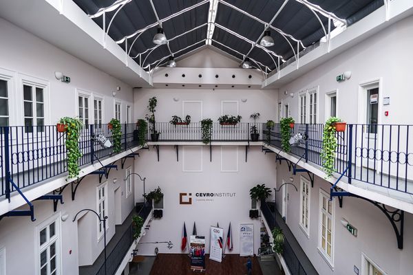 Vysoká škola CEVRO (Praha, Nové Město) • Firmy.cz