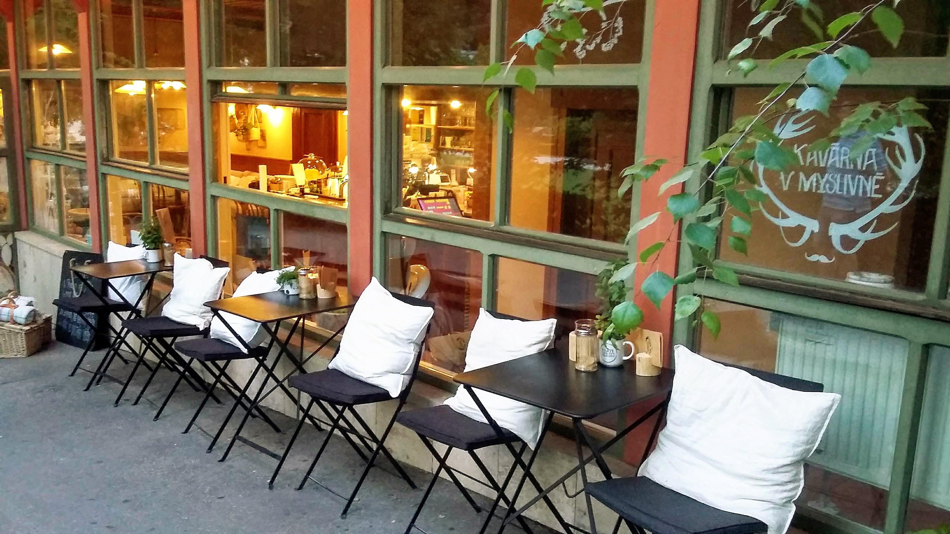 Kavárna v Myslivně foto 2