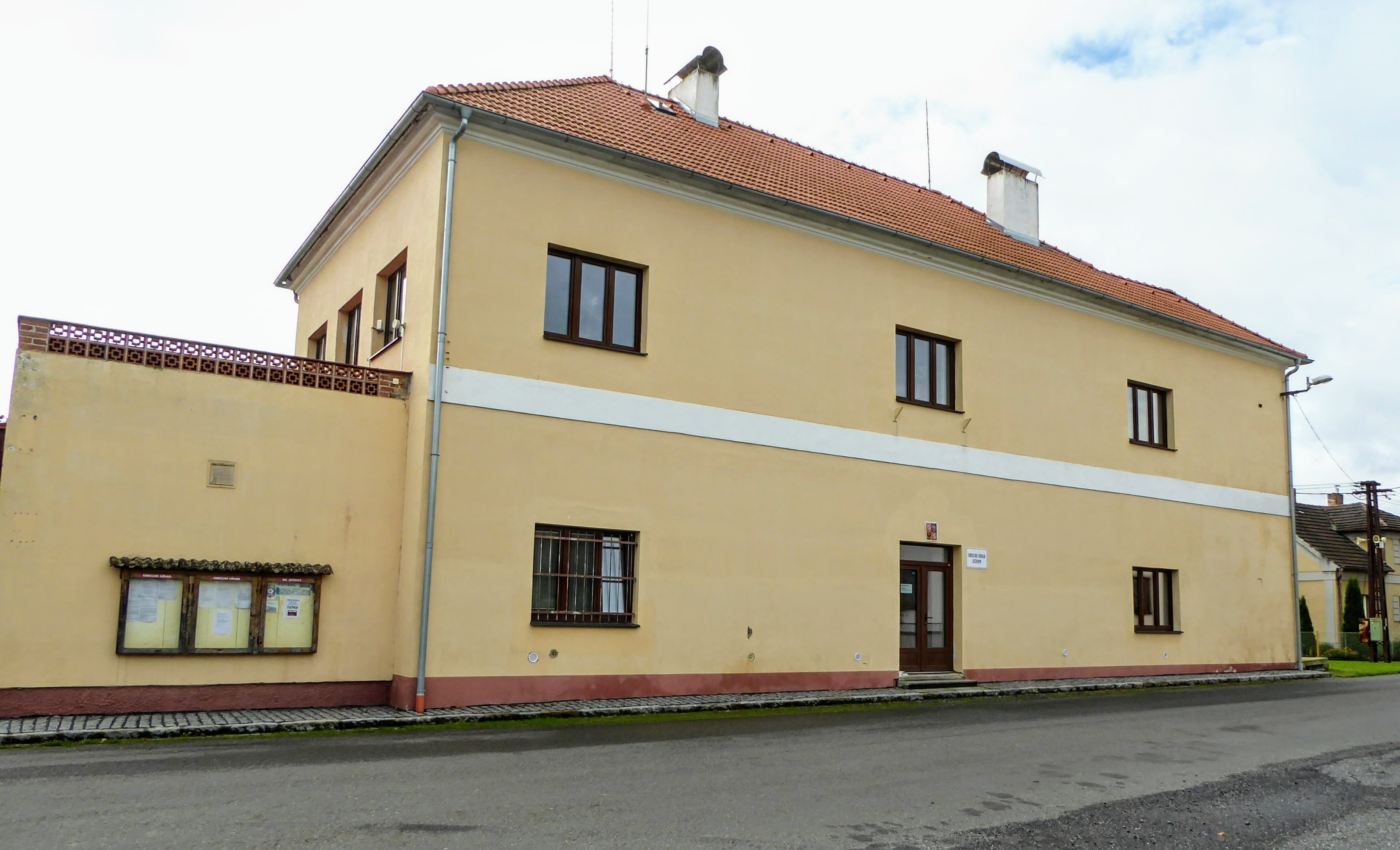 Ježovy - obecní úřad foto 3