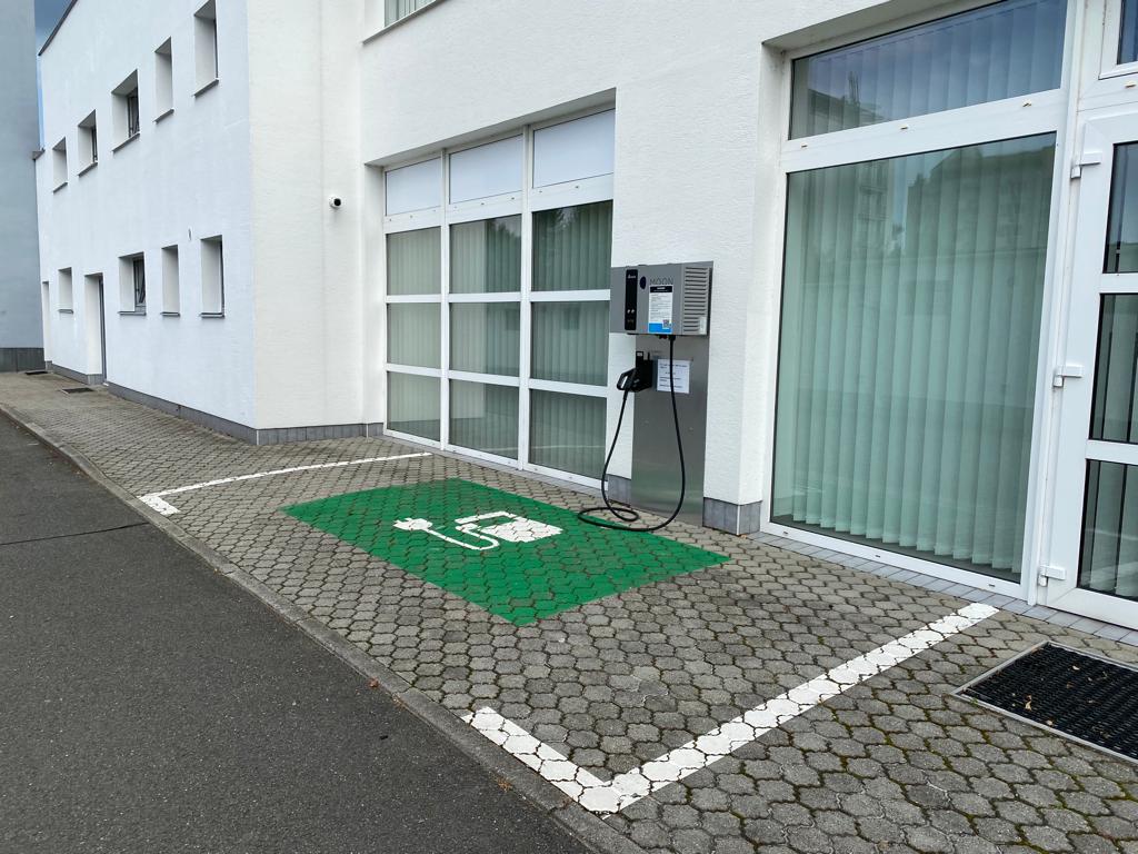 EURO CAR Zlín člen skupiny AUTO UH s.r.o. - nabíjecí stanice foto 2