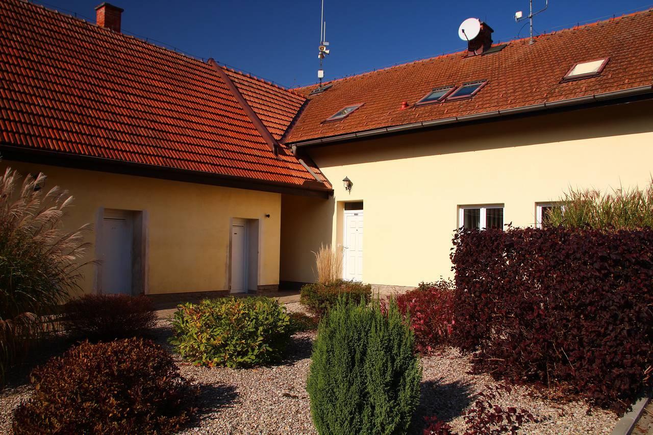 Benátky - obecní úřad foto 6