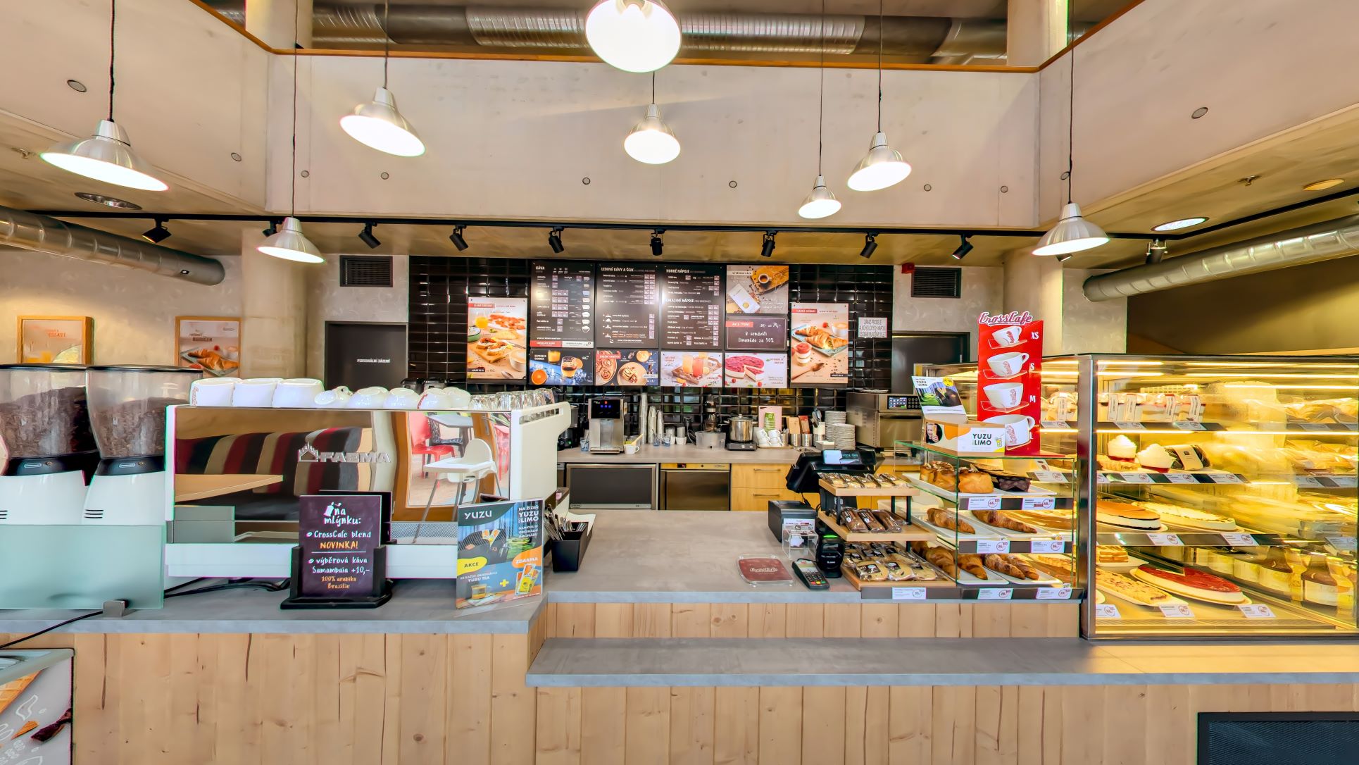 CrossCafe Knihovna foto 6