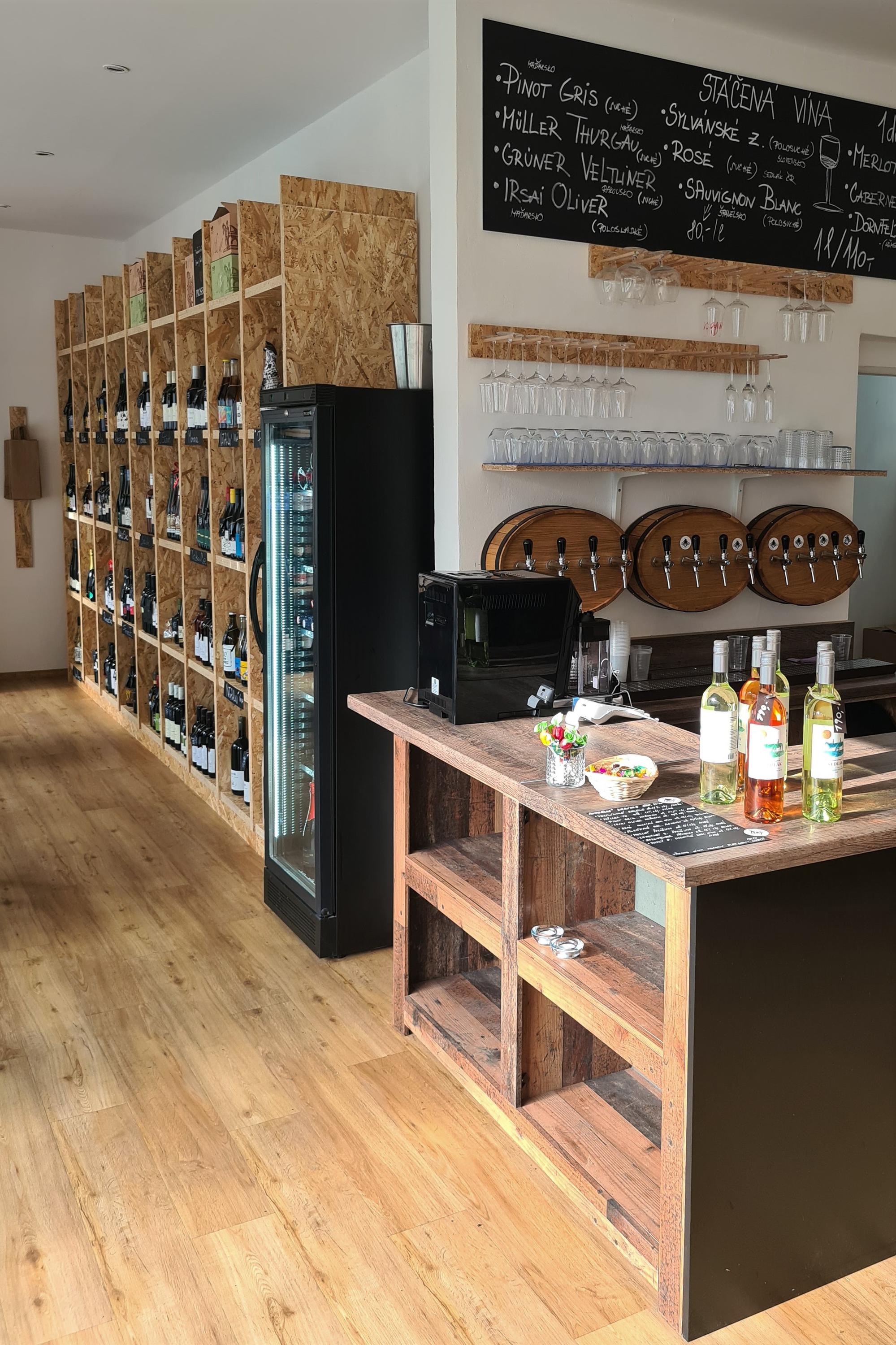 Vinotéka UVED Wine foto 2