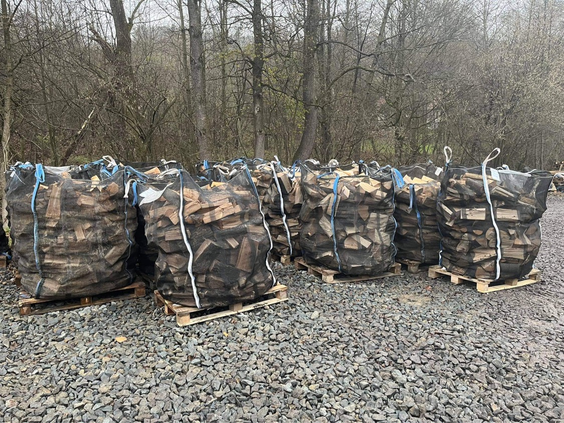 Prodej štípaného palivového dřeva - JK FOREST s.r.o foto 3