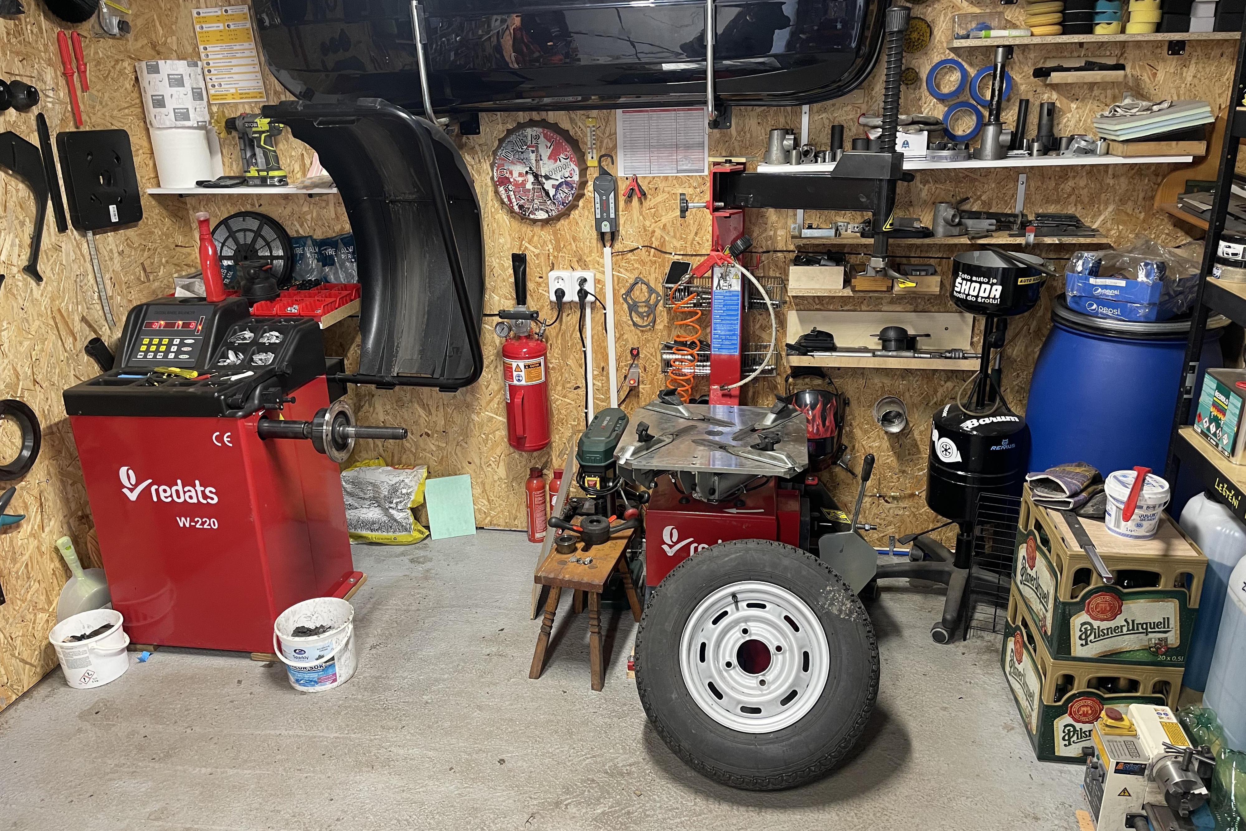 Pneuservis, David Jíša