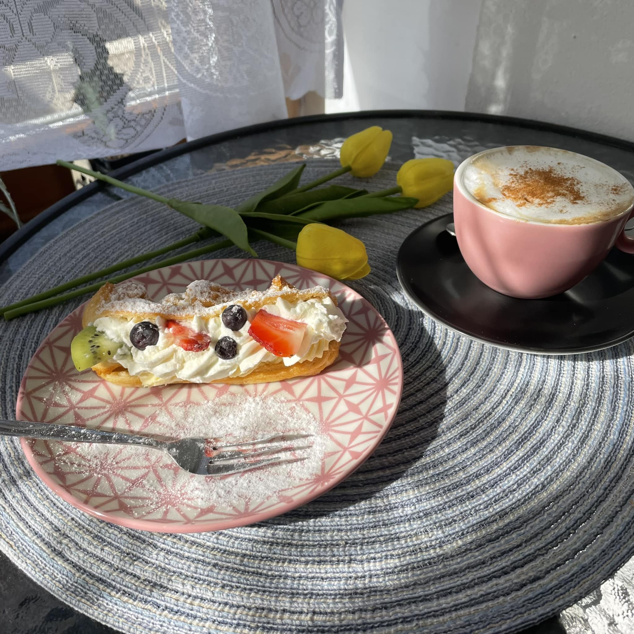 Cafe na náměstí foto 3