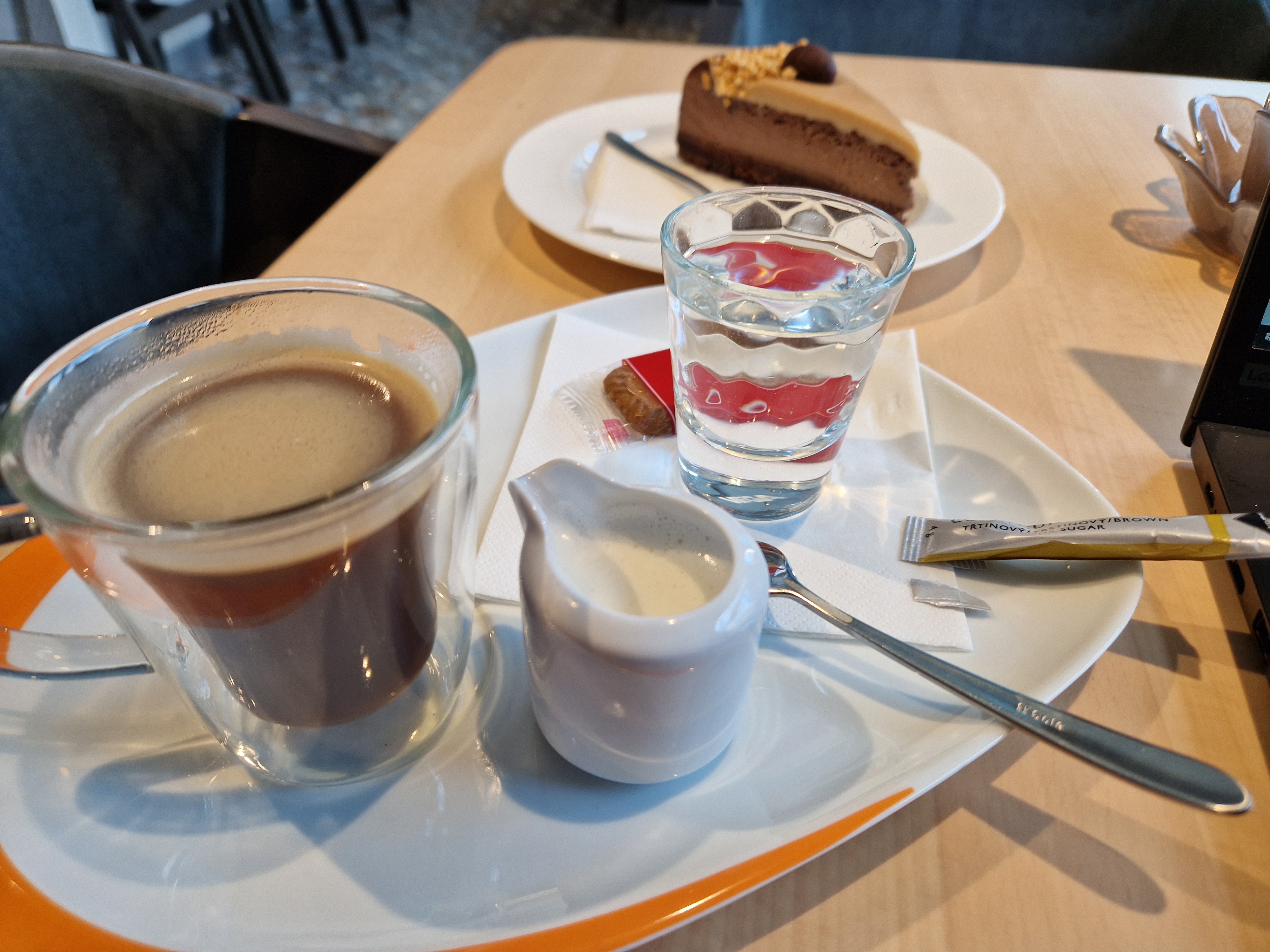 Bee's cake cafe foto 5