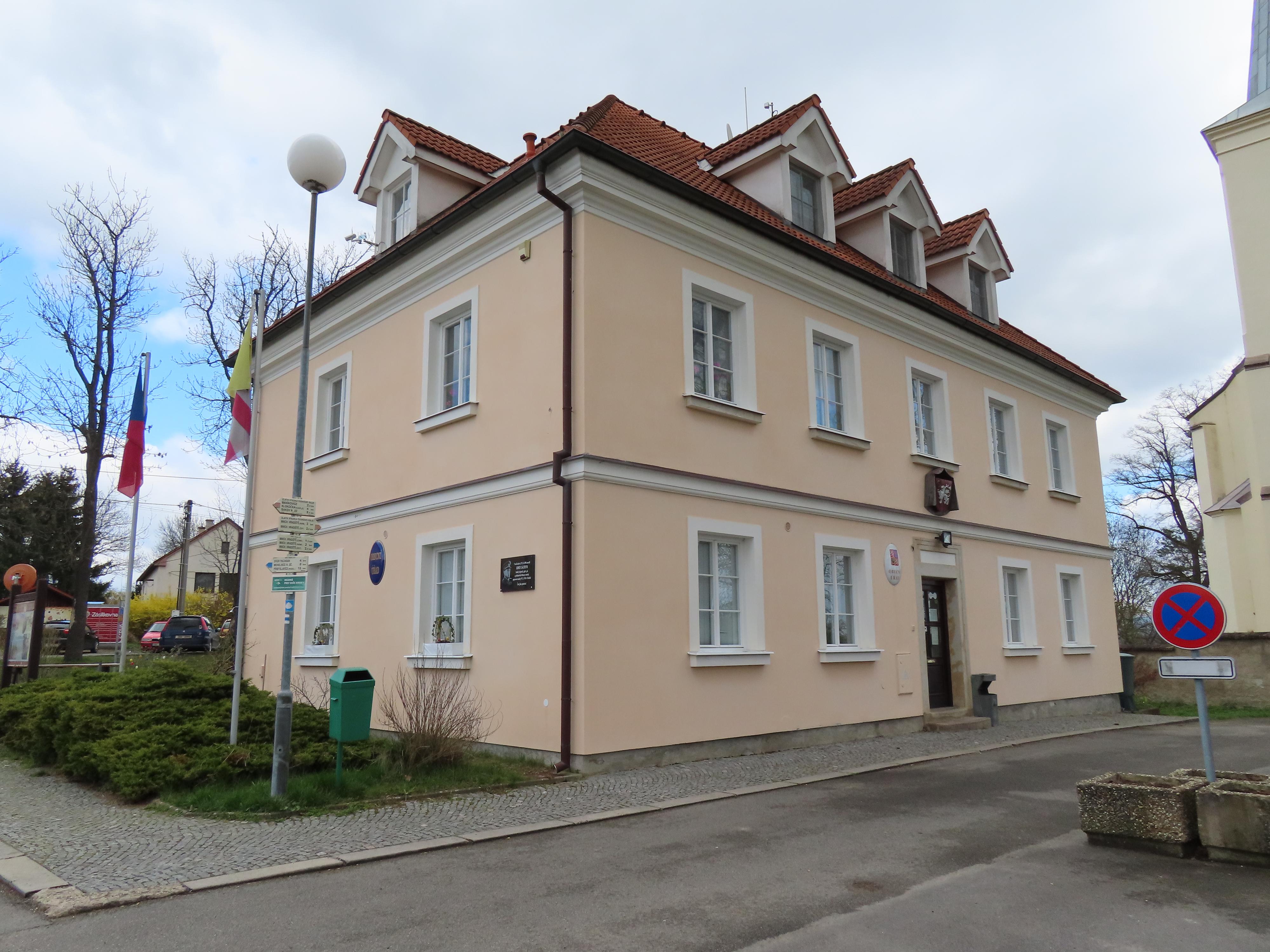 Klášter Hradiště nad Jizerou - obecní úřad foto 2