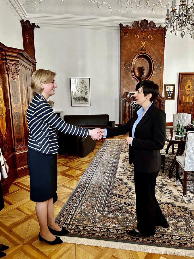 Policie ČR - Obvodní oddělení Valašské Klobouky foto 2