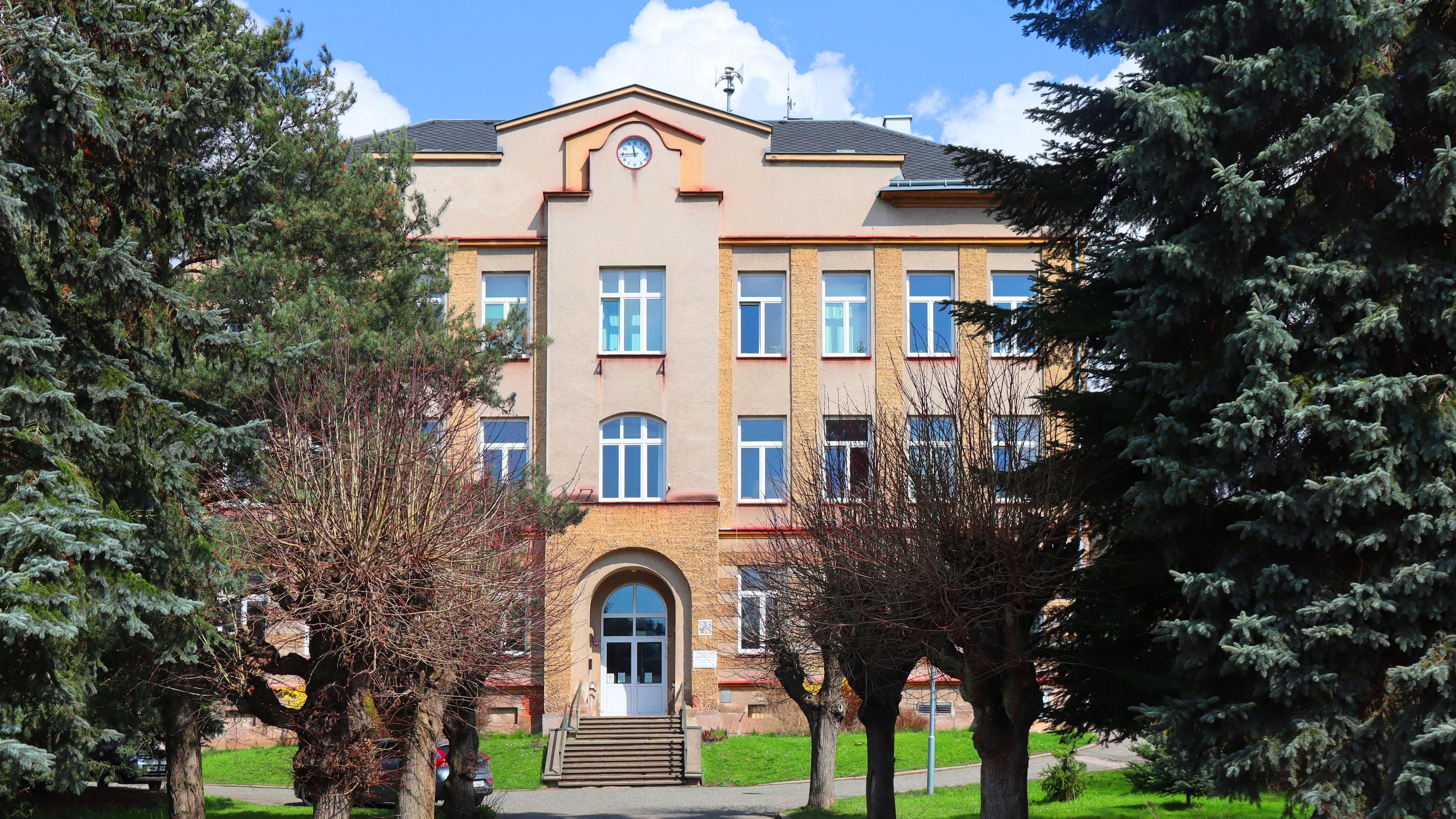 ZŠ Hronov, Zbečník foto 2