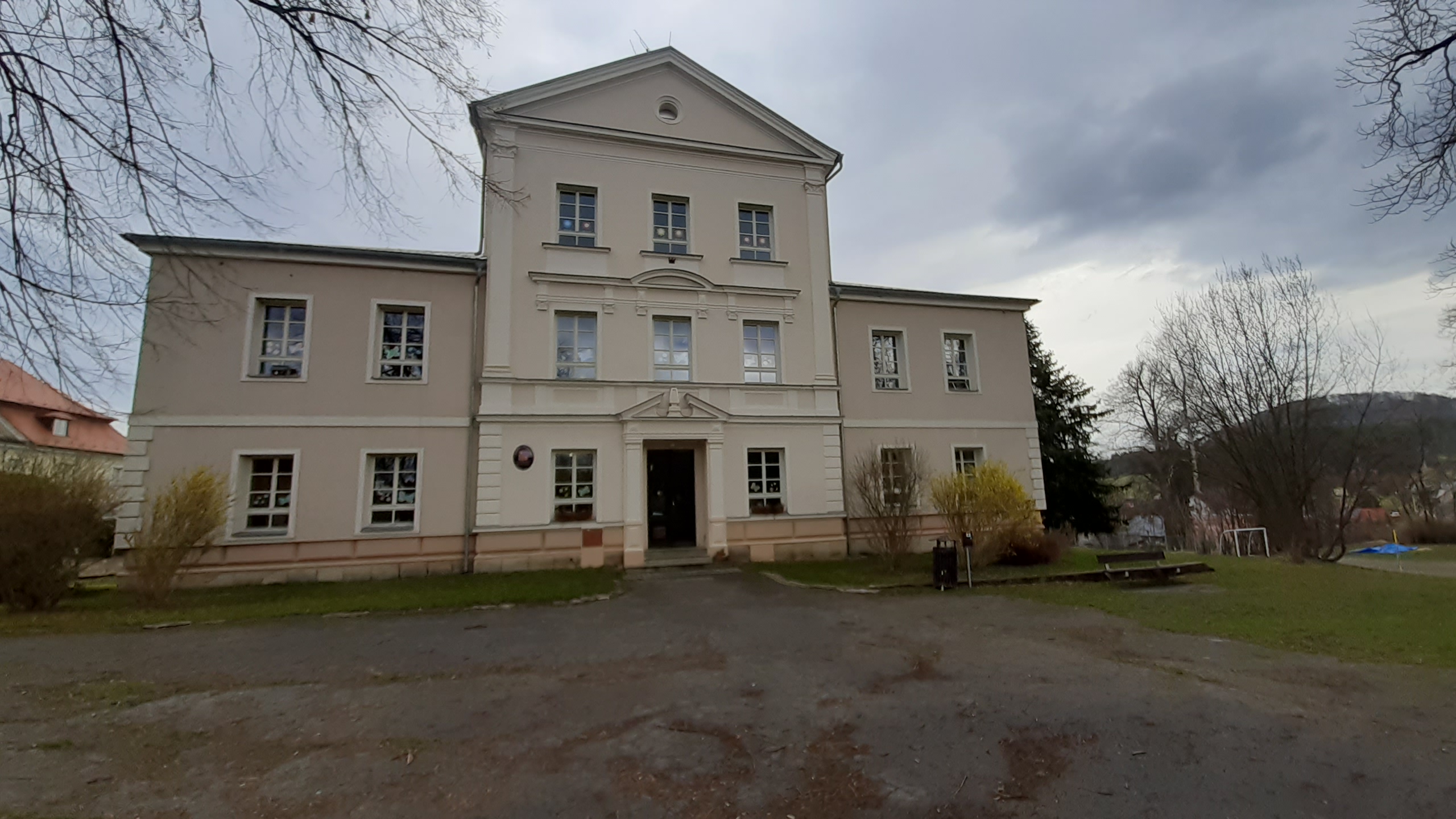 Základní škola a Mateřská škola Sloup v Čechách foto 4
