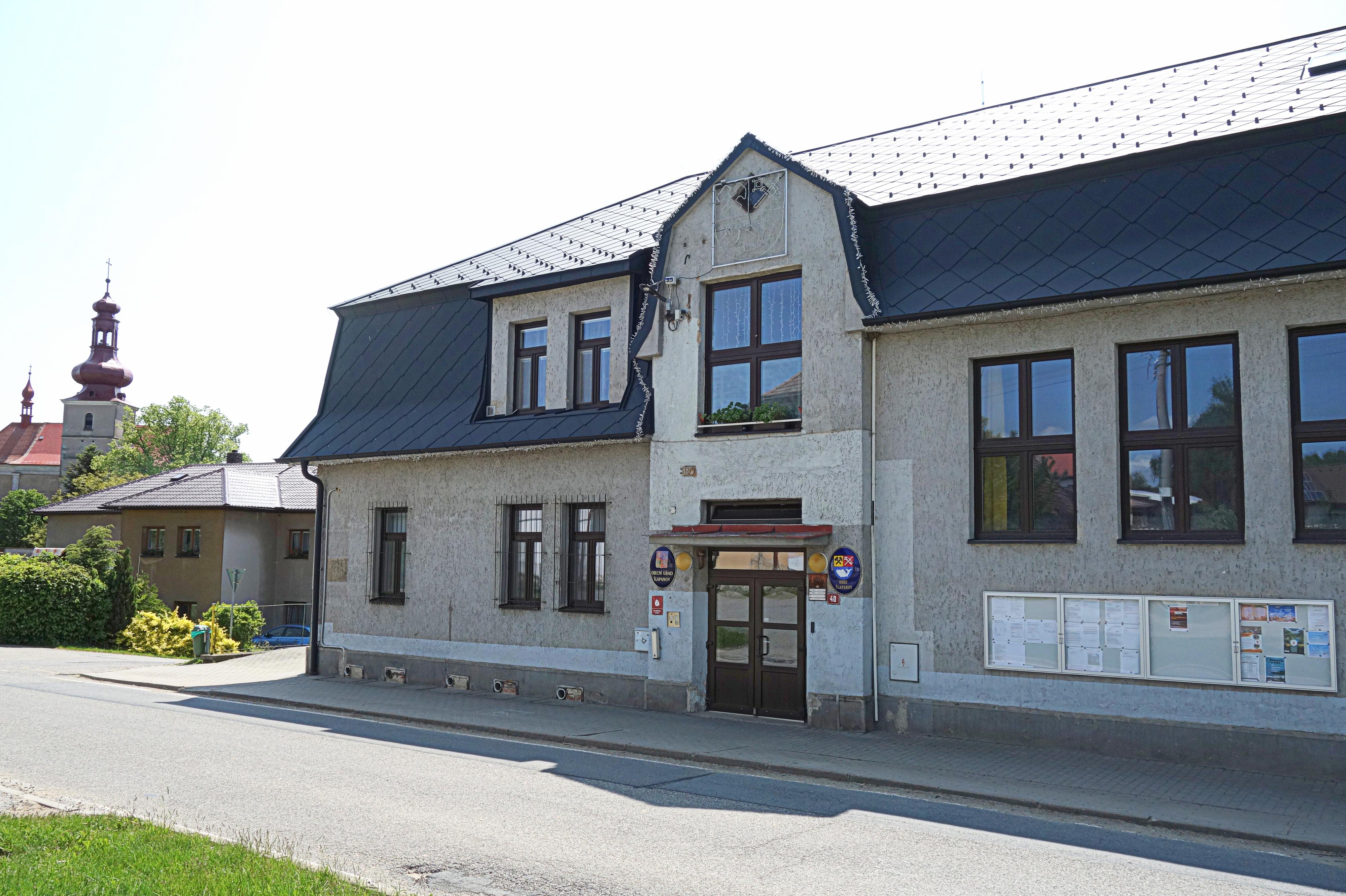 Šlapanov - obecní úřad foto 1
