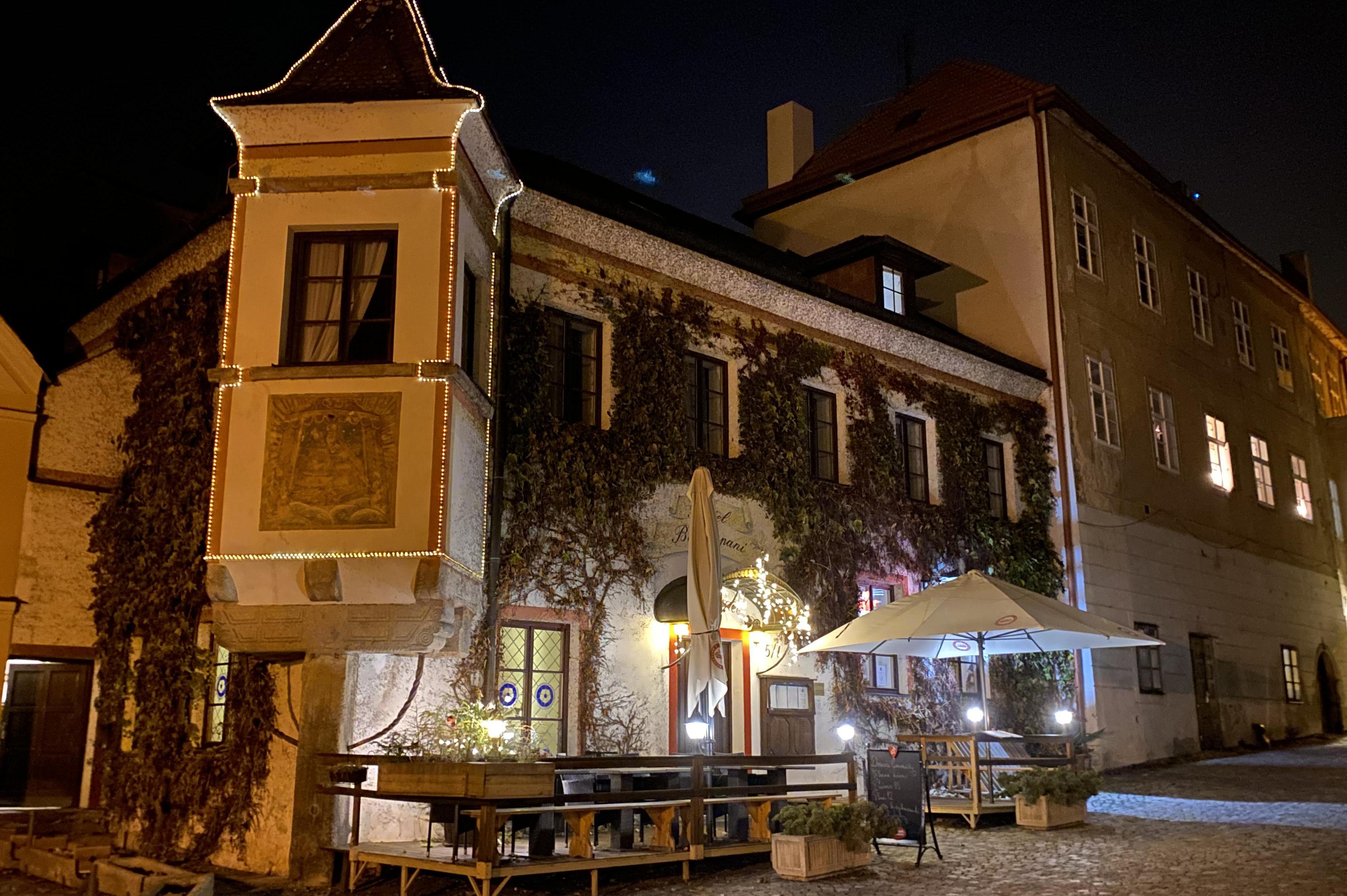 Restaurace a hotel Bílá paní s.r.o.