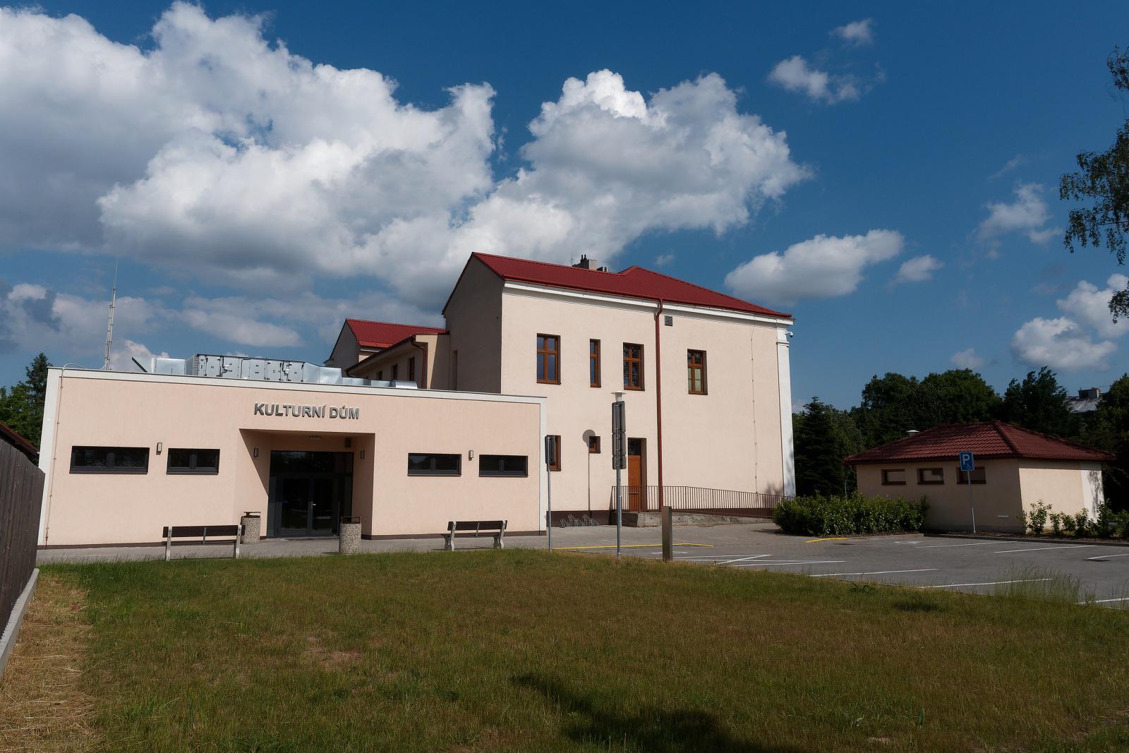 Kulturní dům Ostrava – Hrabová foto 1