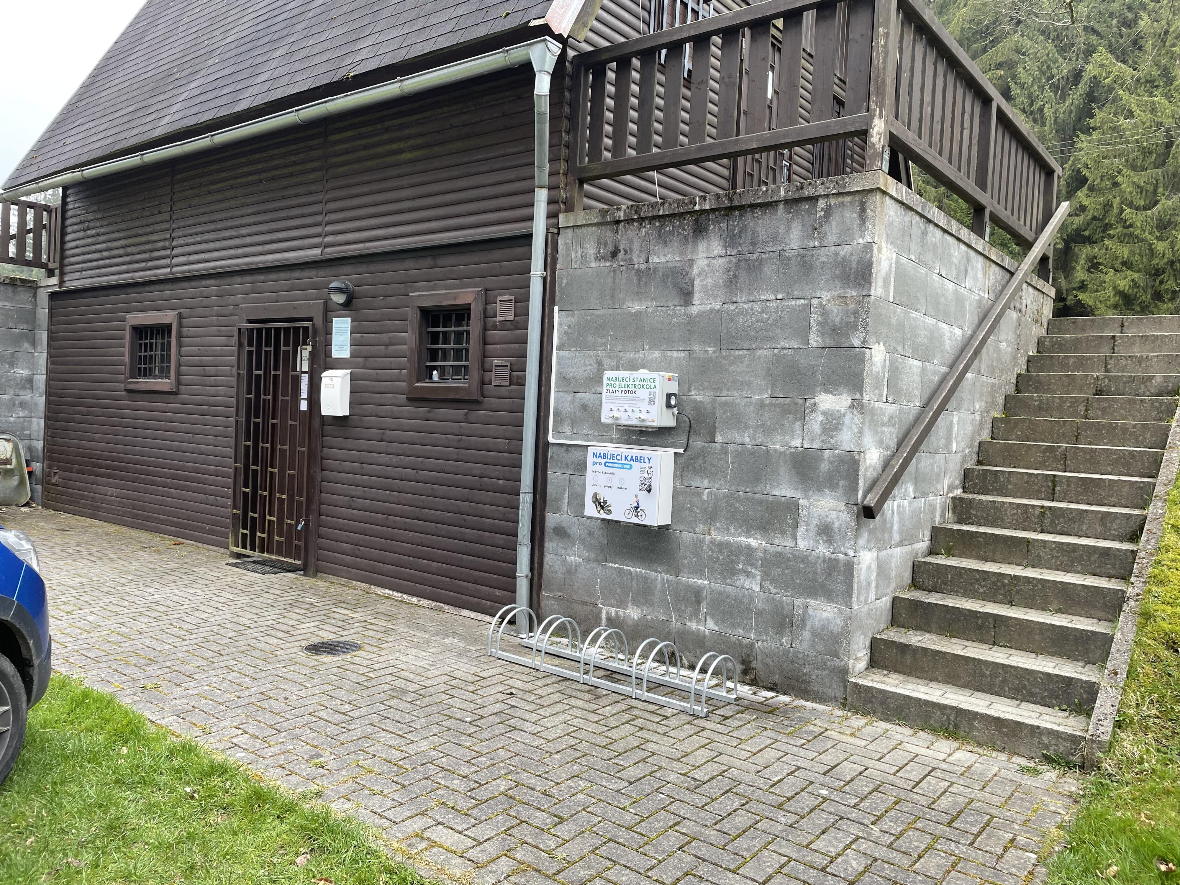 Nabíjecí stanice Chata Ski klub Zlatý Potok foto 6
