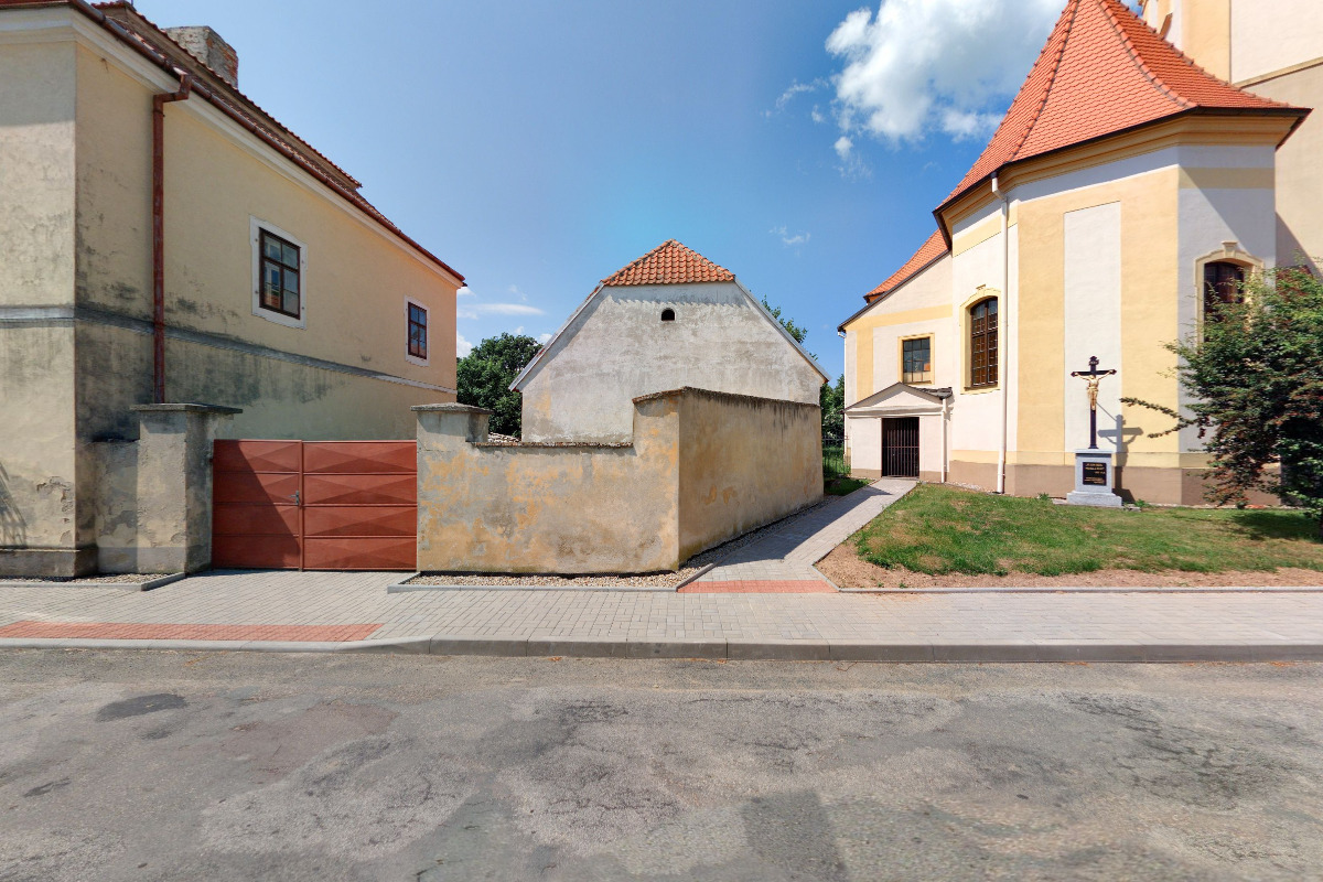 Římskokatolická farnost Hostim