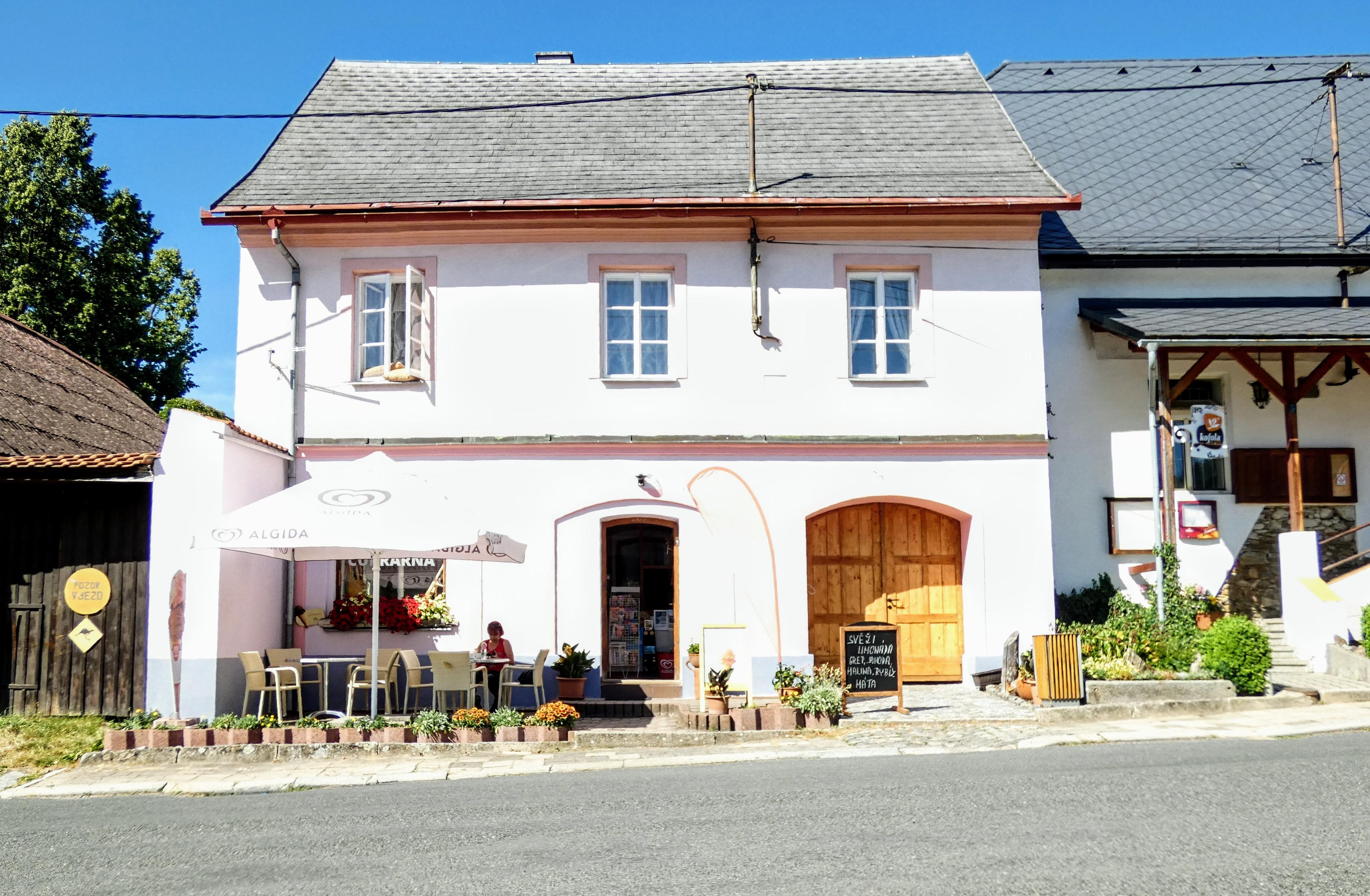 Potraviny - cukrárna Velhartice 10