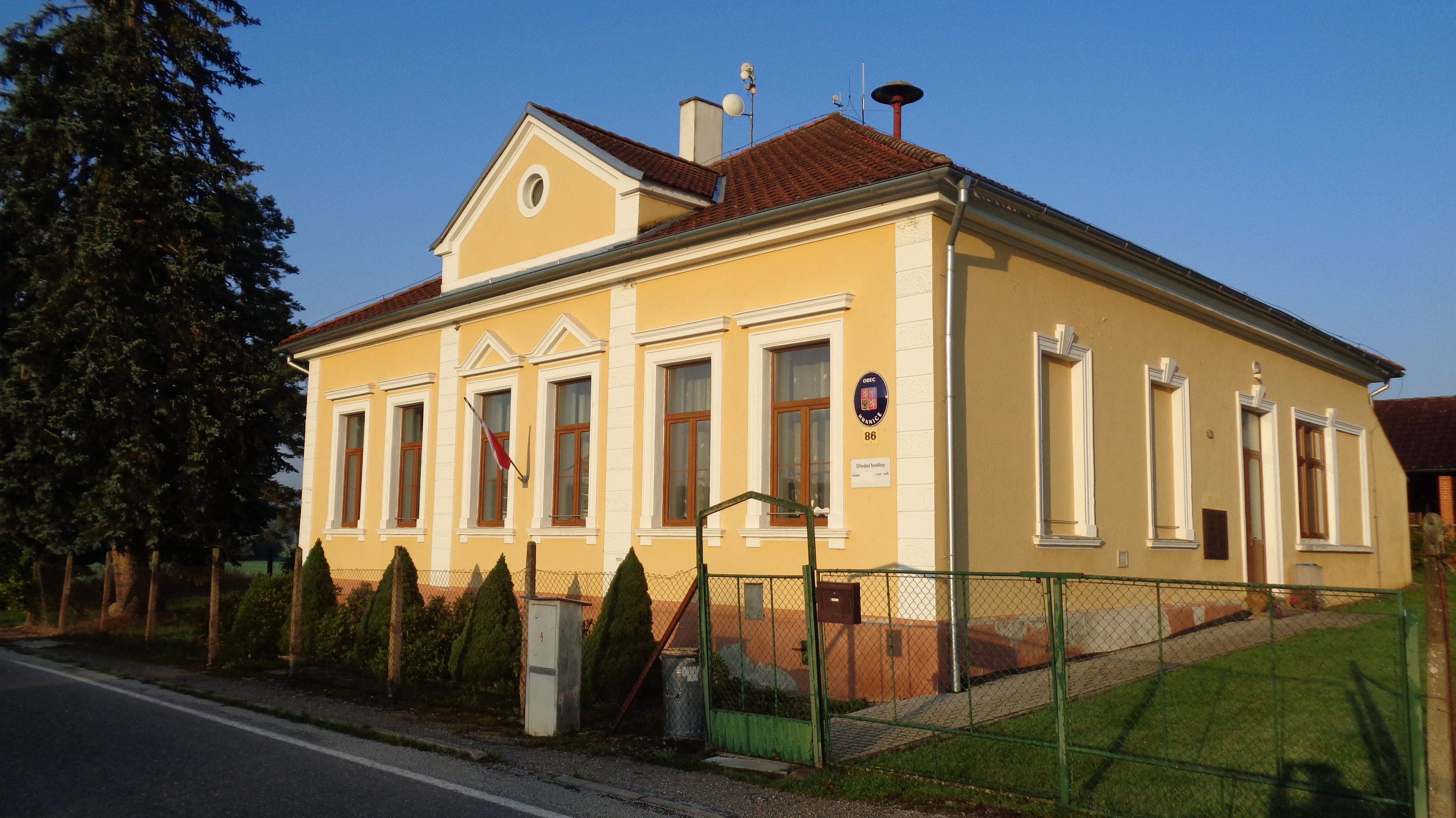Hranice - obecní úřad foto 2