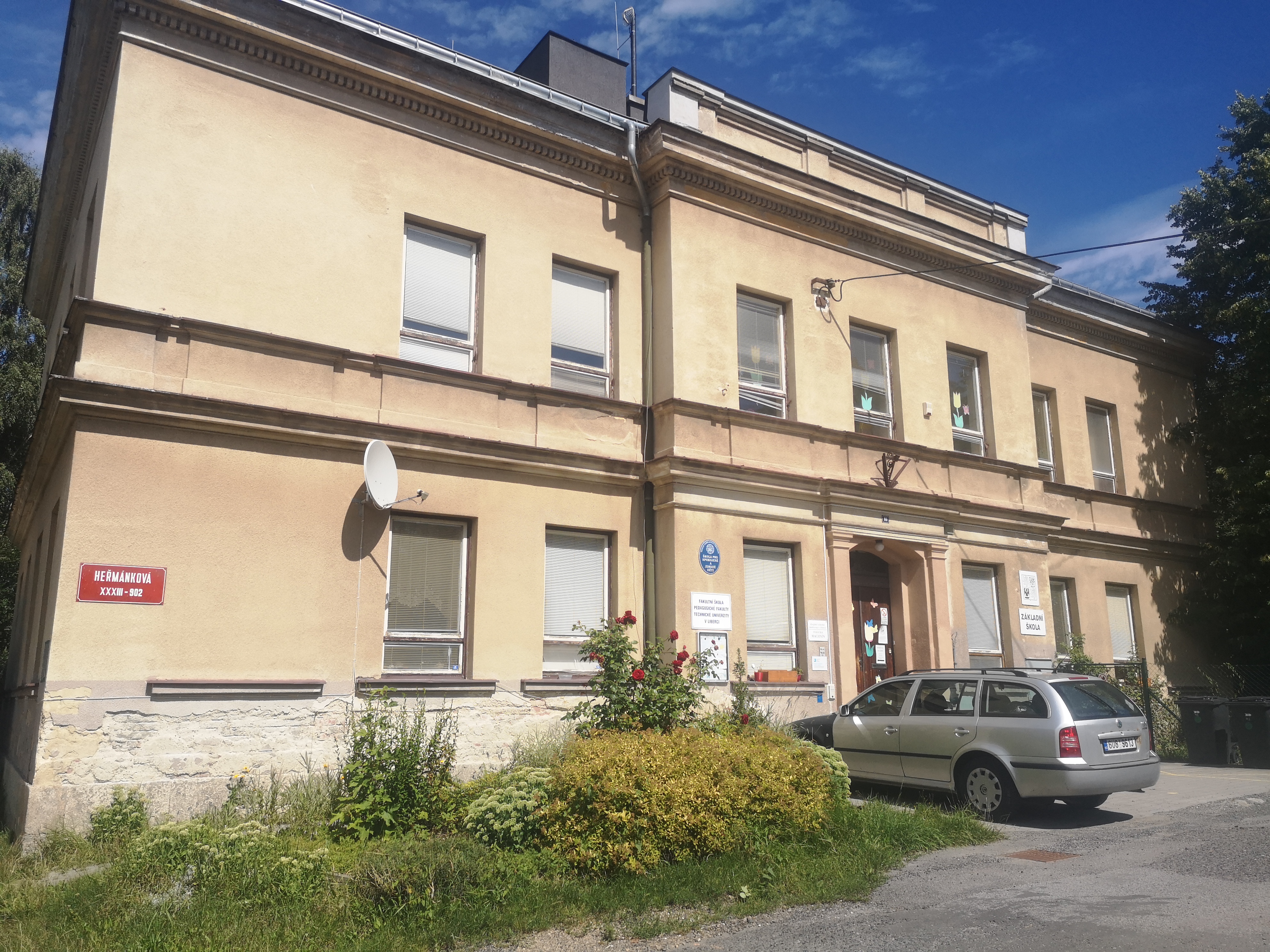Základní škola a Mateřská škola Ostašov, Liberec, Heřmánkova foto 2