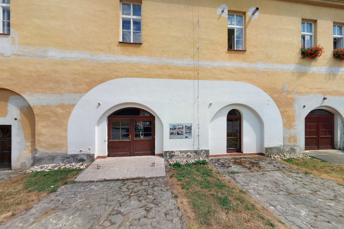 Obecní knihovna Bouzov foto 5