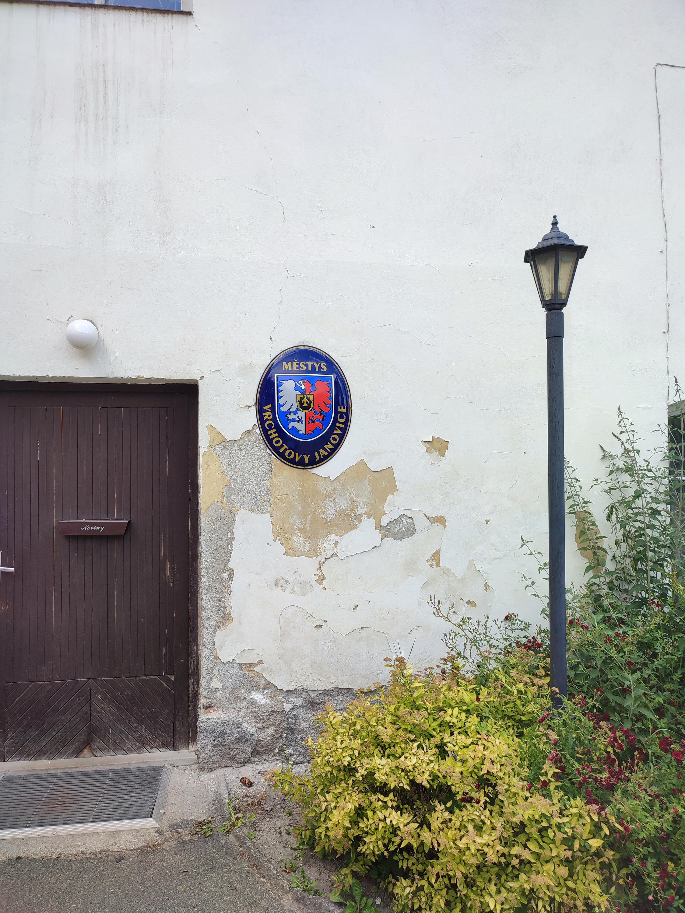 Vrchotovy Janovice - úřad městyse foto 6