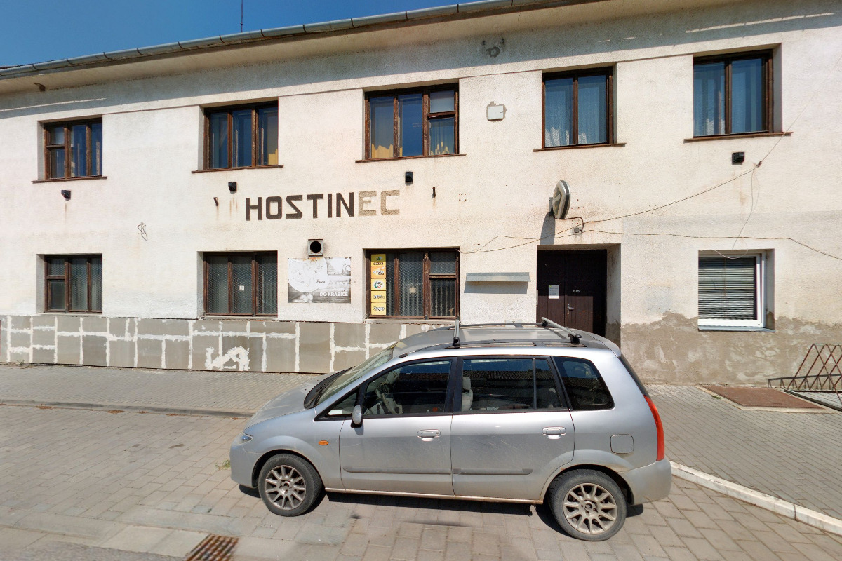 HOSTINEC U STUDNY