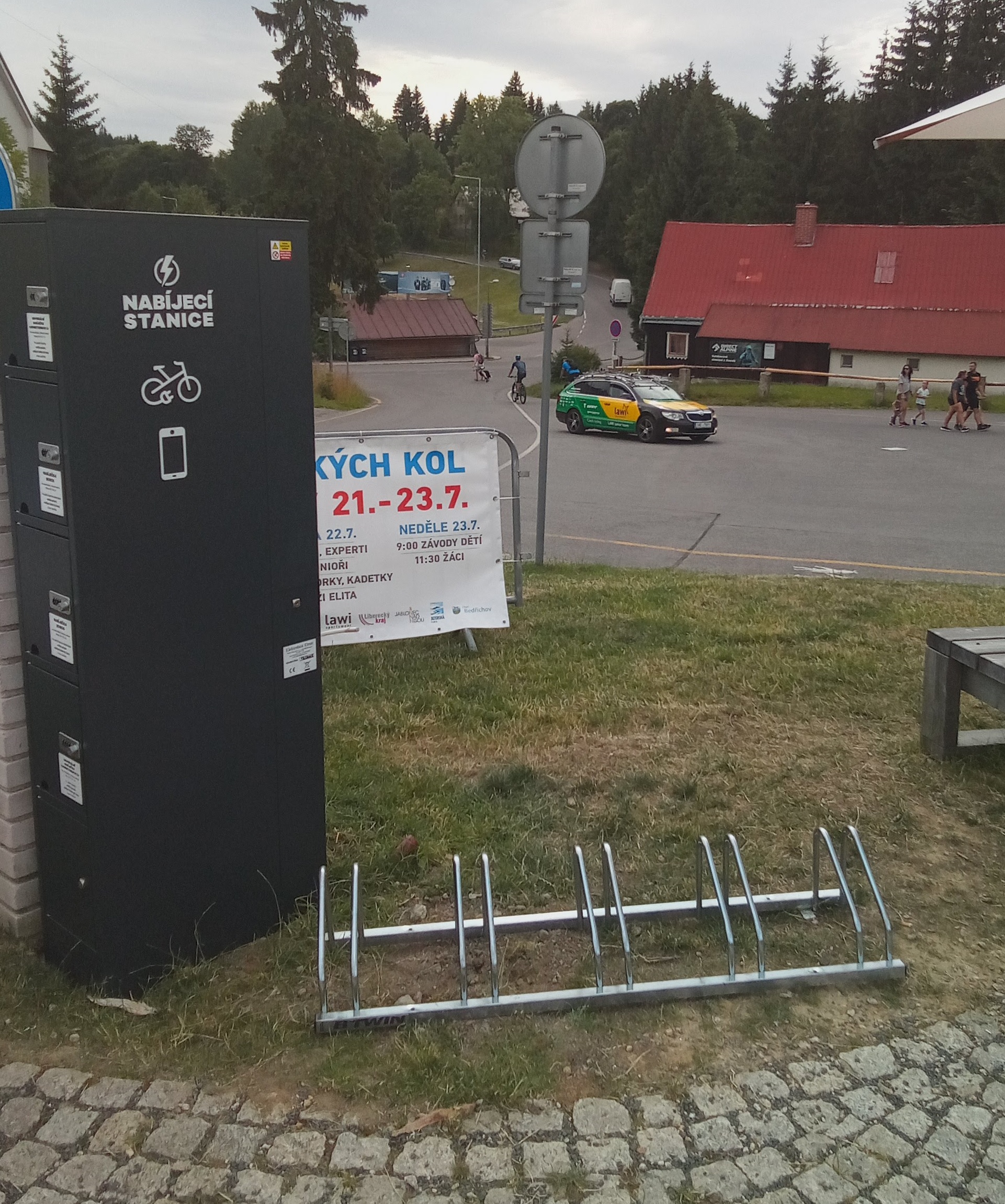 Nabíjecí stanice pro elektrokola a mobilní zařízení foto 2