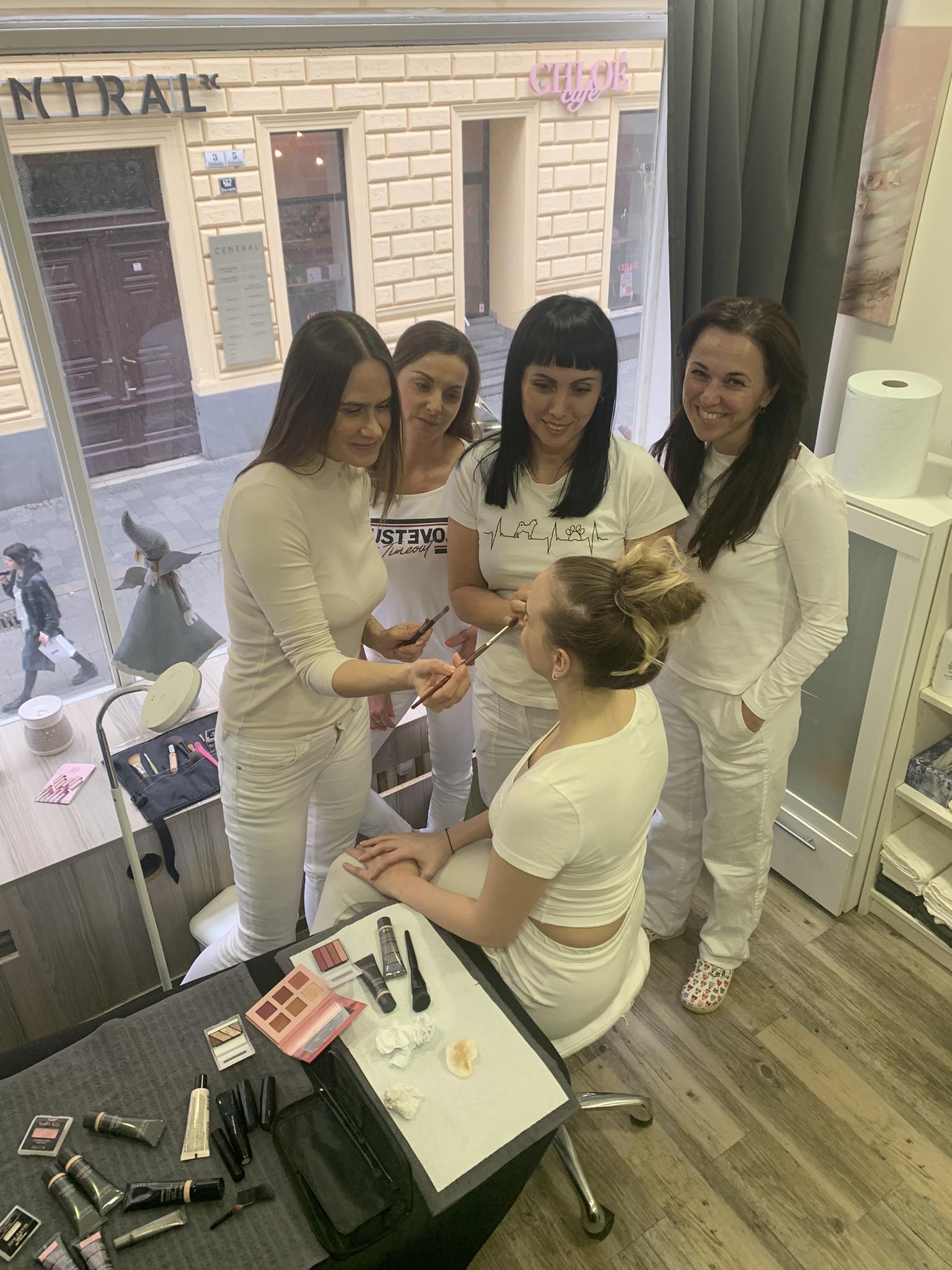 Academy of Beauty - kosmetické kurzy foto 3