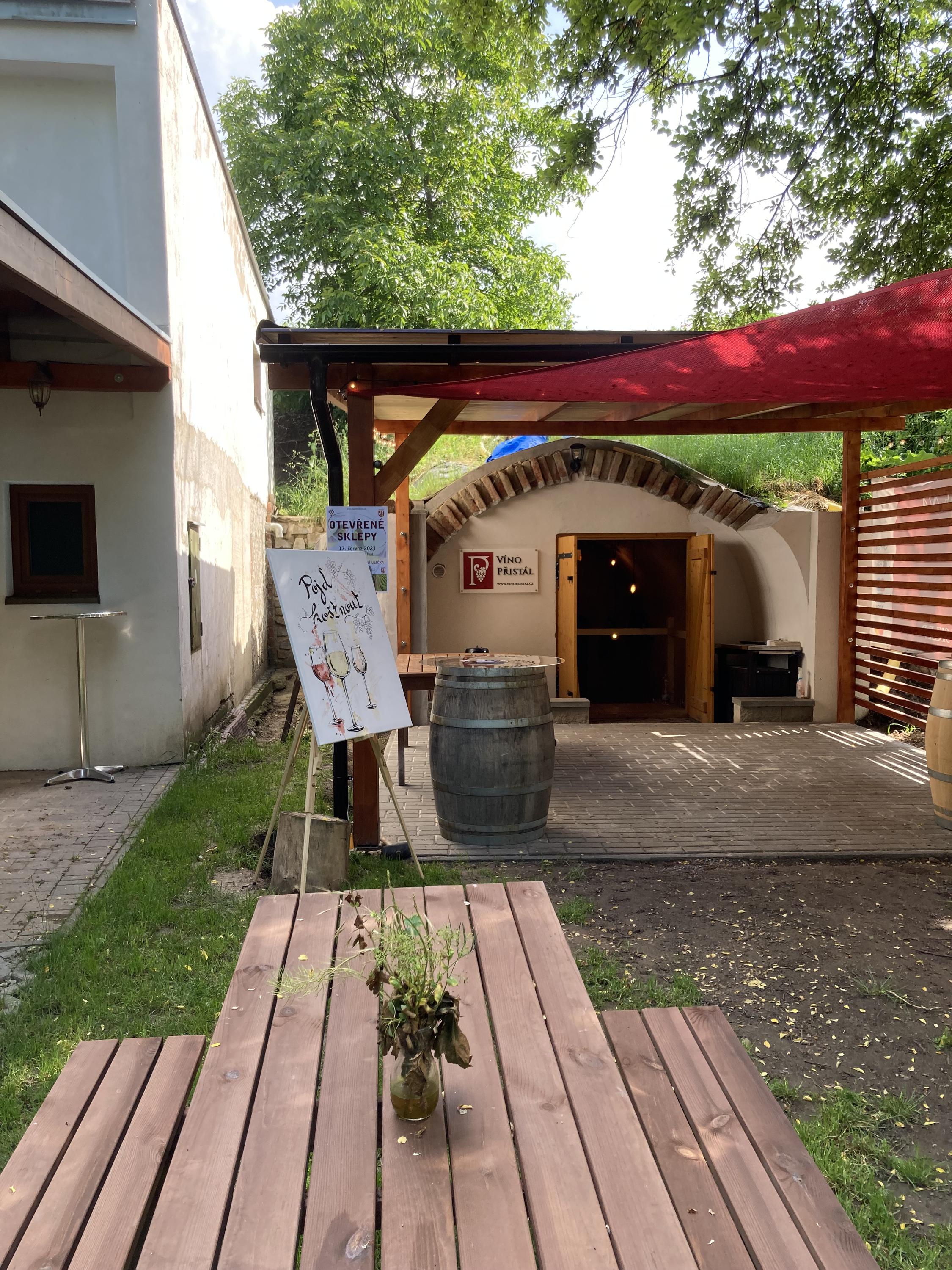 Víno Přistál, vinný sklep foto 5