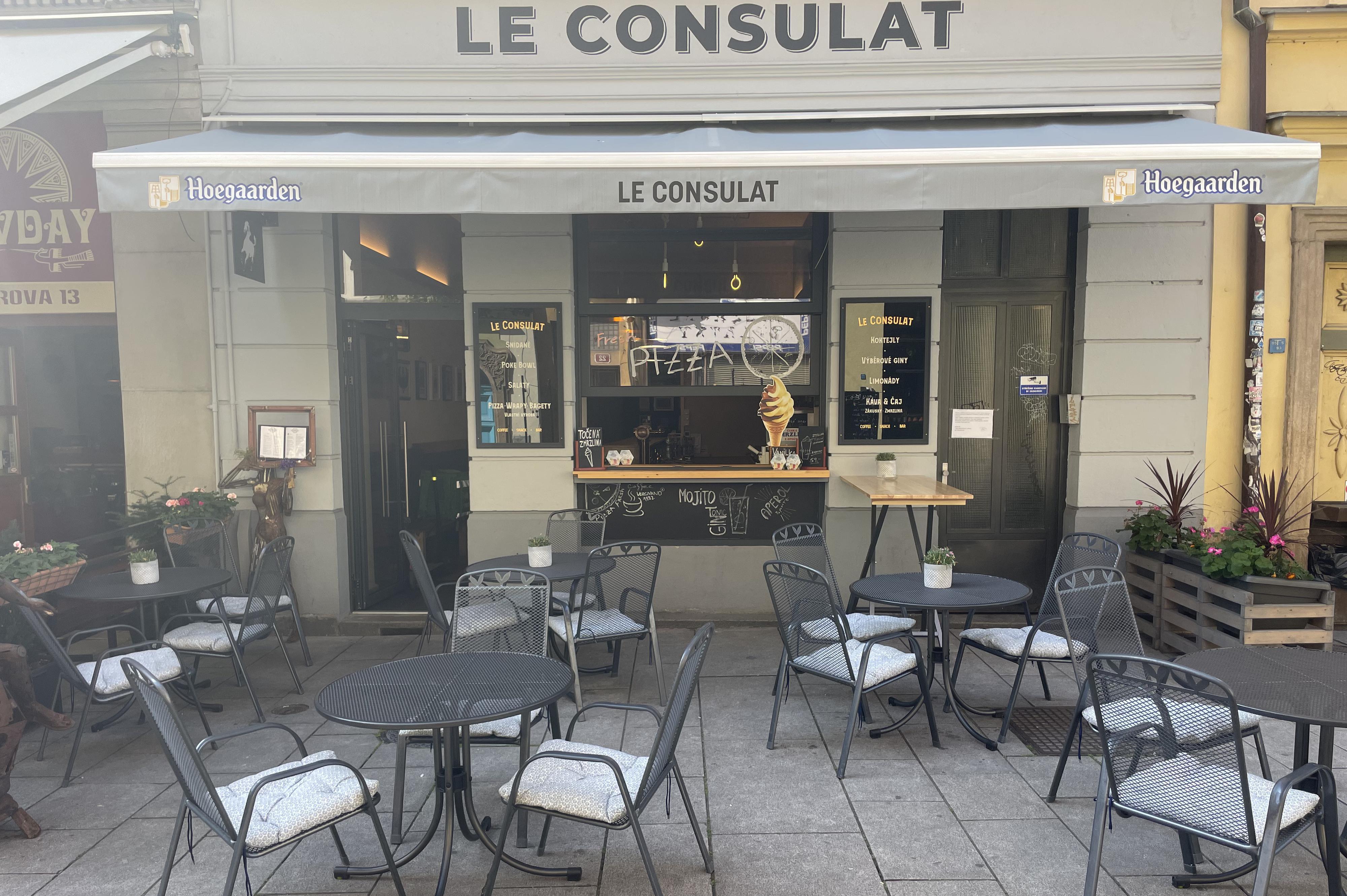 Le Consulat - Food & Drink