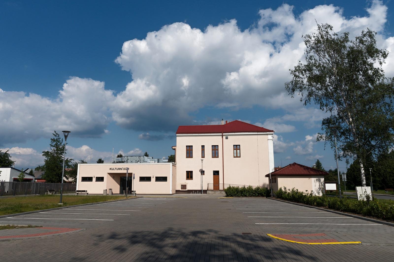 Kulturní dům Ostrava – Hrabová foto 2